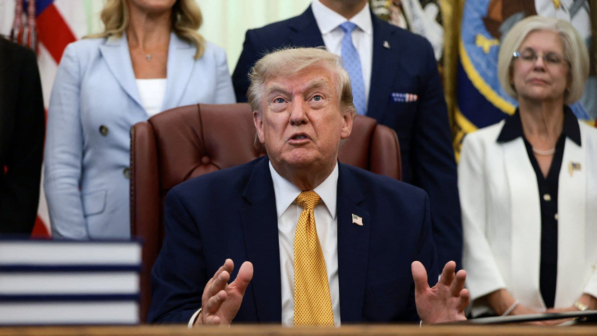 Donald Trump Pide a Líderes Europeos Detener la Migración Ilegal en su Continente