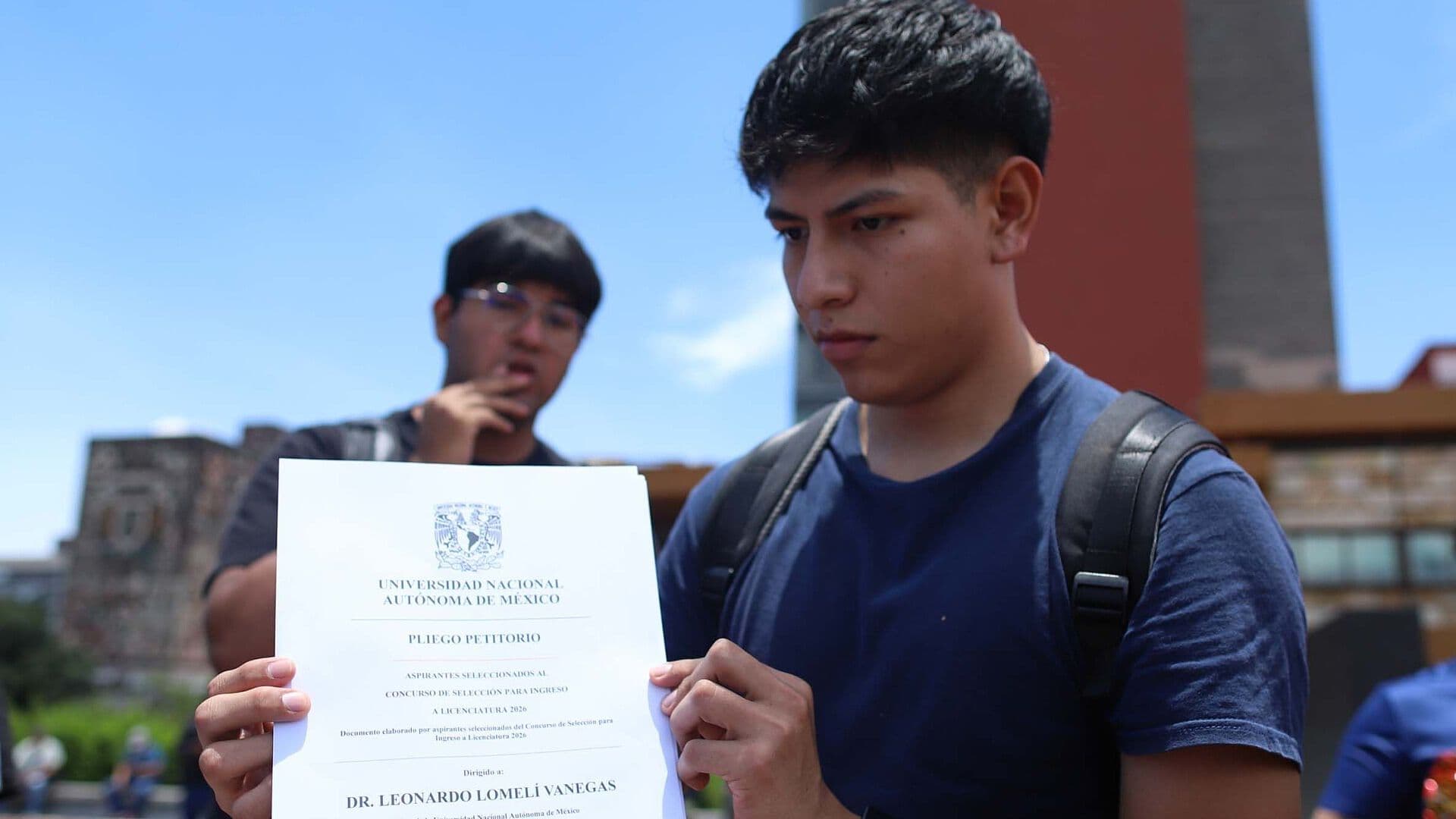 Aspirantes a Licenciatura Entregan Pliego Petitorio a las Autoridades de la UNAM