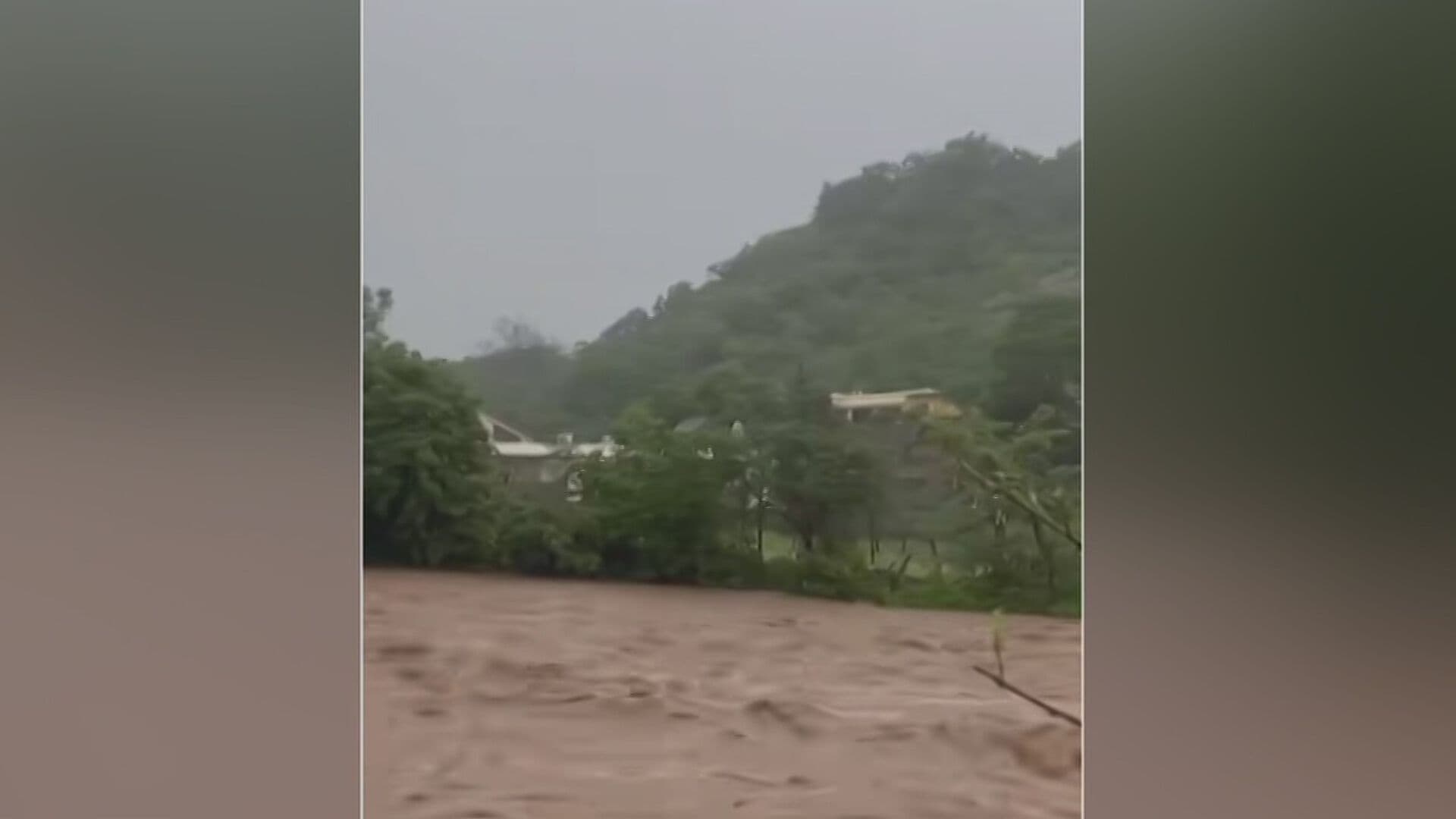 Intensas lluvias Dejan Bajo el Agua a Potrero de los Medina en Badiraguato, Sinaloa