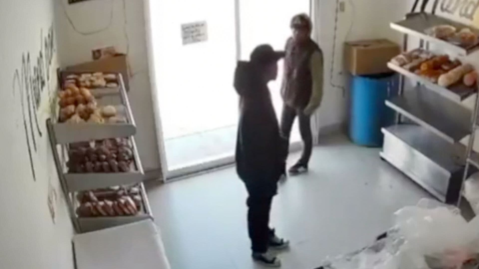 Video Dos Ladrones Asalto Armado Cobro de Piso Panadería Colonia Bosques de Santa Anita Puebla