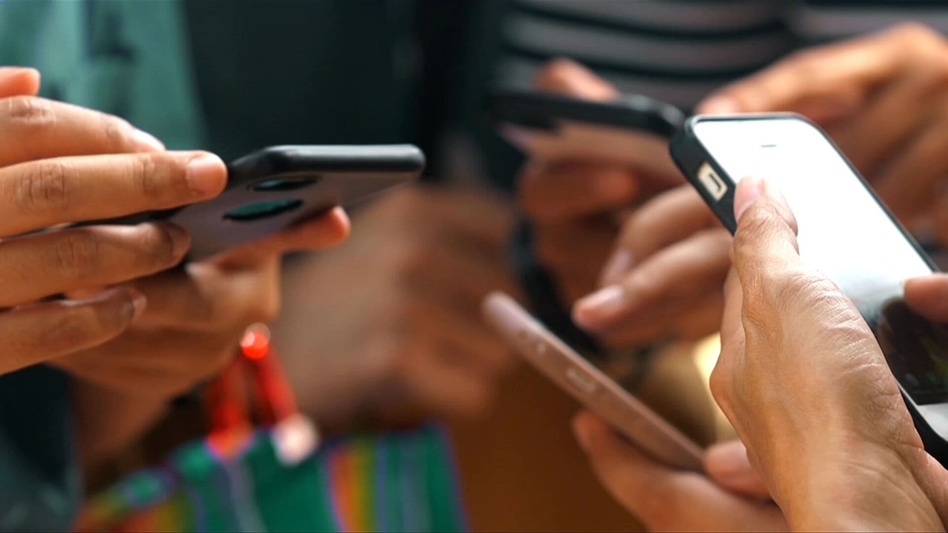 México se Suma a Conversaciones de Regulación de Redes Sociales a Menores