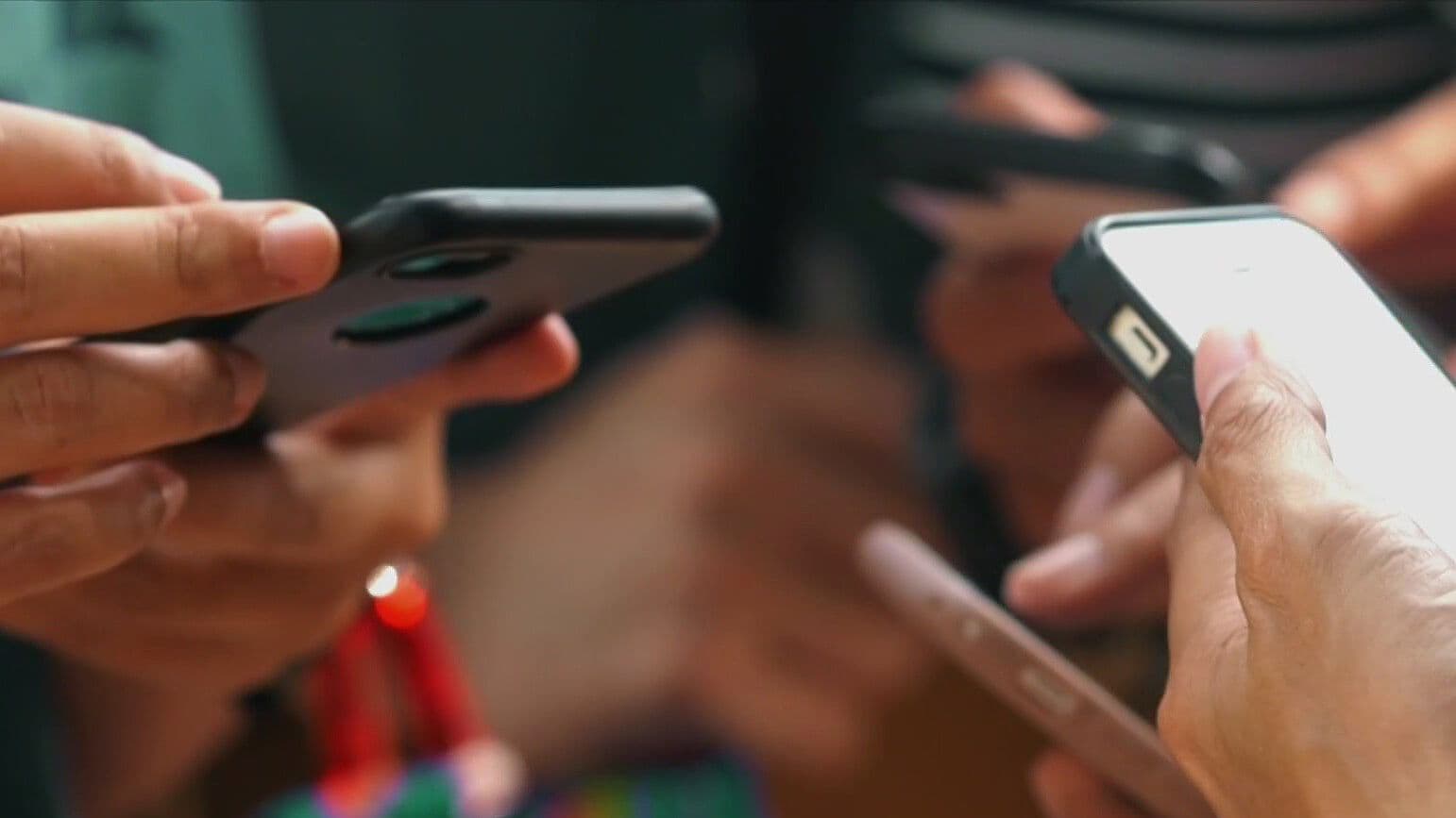 Aumenta Acceso de Menores a Internet: Riesgos de Redes Sociales, Bajo la Lupa