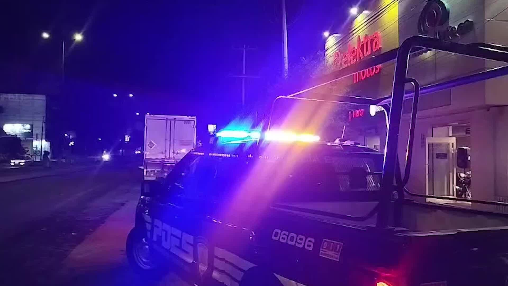 Camión se Pasa el Semáforo y Choca Contra Tres Vehículos en San Juan Bosco, Querétaro
