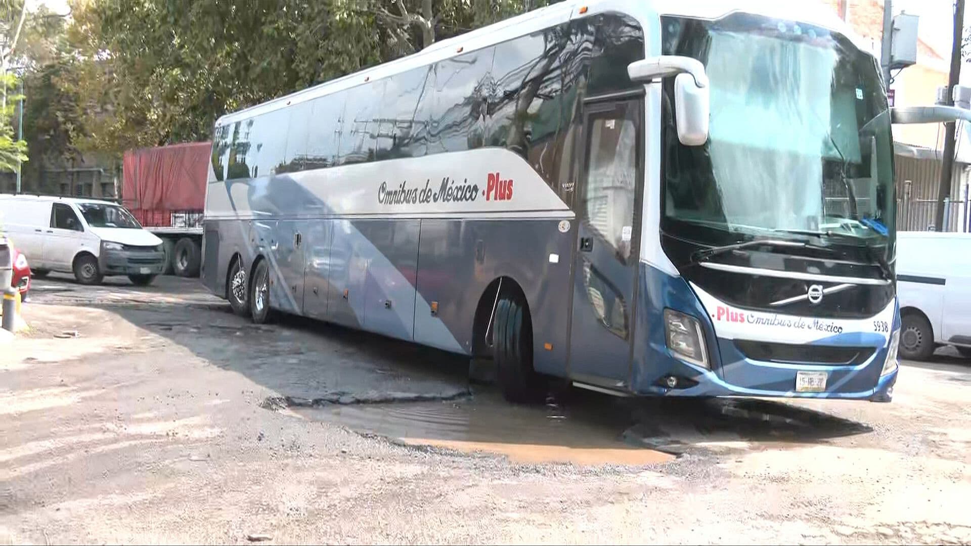 Parece Campo Minado: Calle en la Colonia Industrial Vallejo Está Llena de Enormes Baches