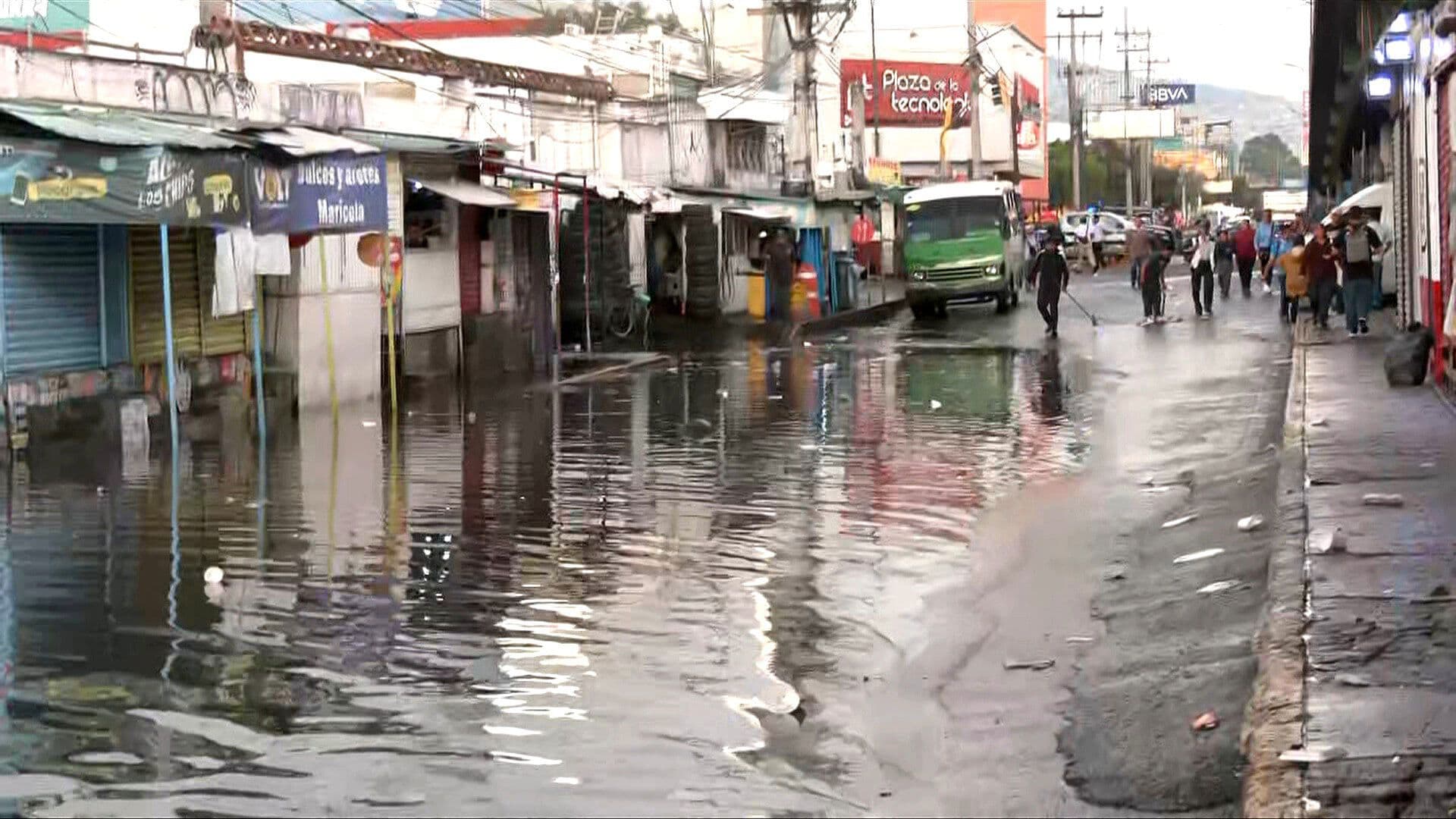 Inundación Afecta la Avenida México cerca de Santa Martha Acatitla