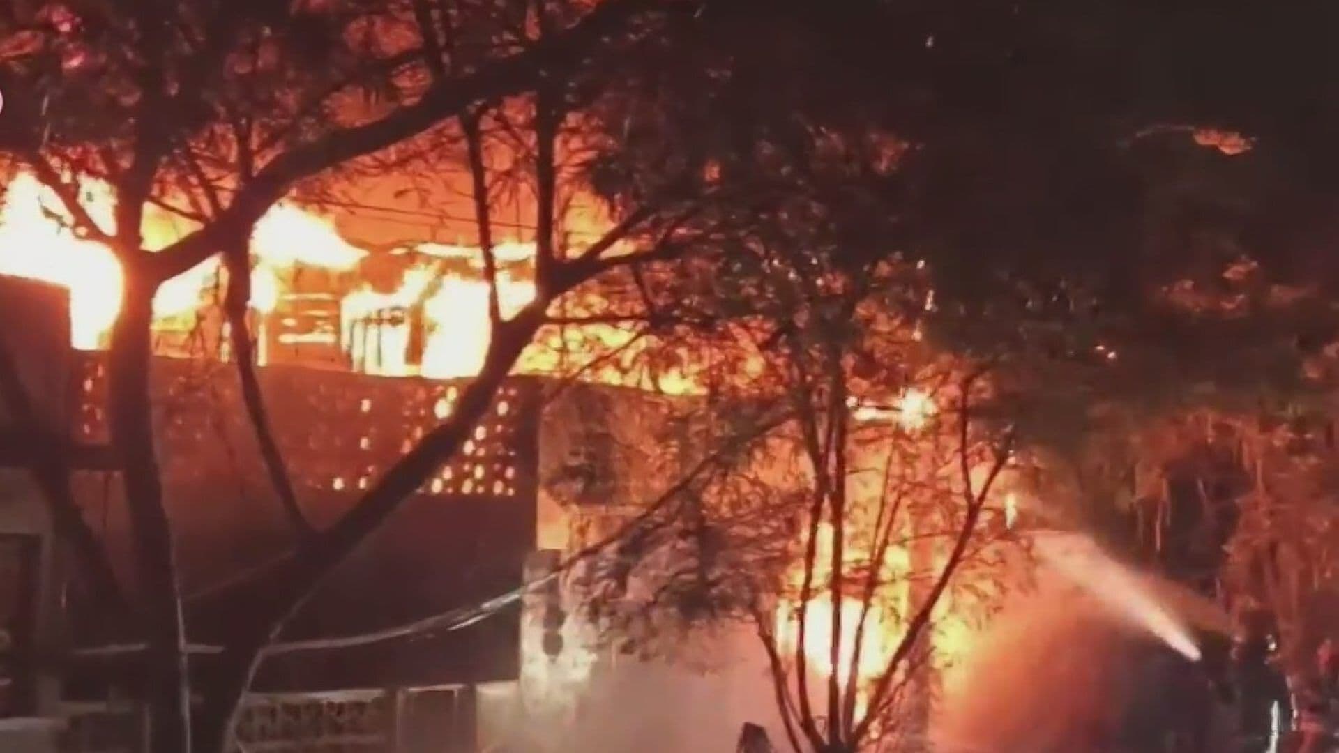 Muere Hombre En Incendio de su Casa; Su Madre Está Grave en Col. Fomerrey 25 en Monterrey