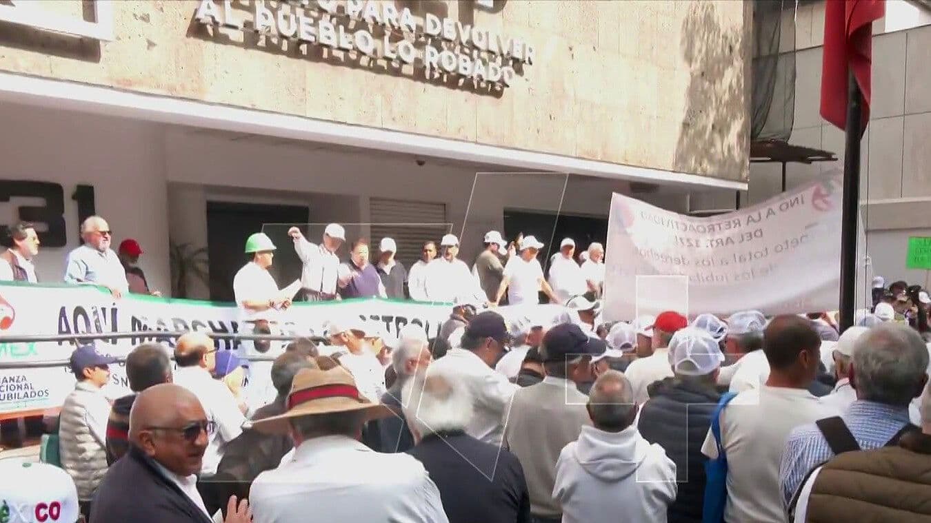 Jubilados se Concentran Afuera de Oficinas de Indep en Insurgentes, CDMX