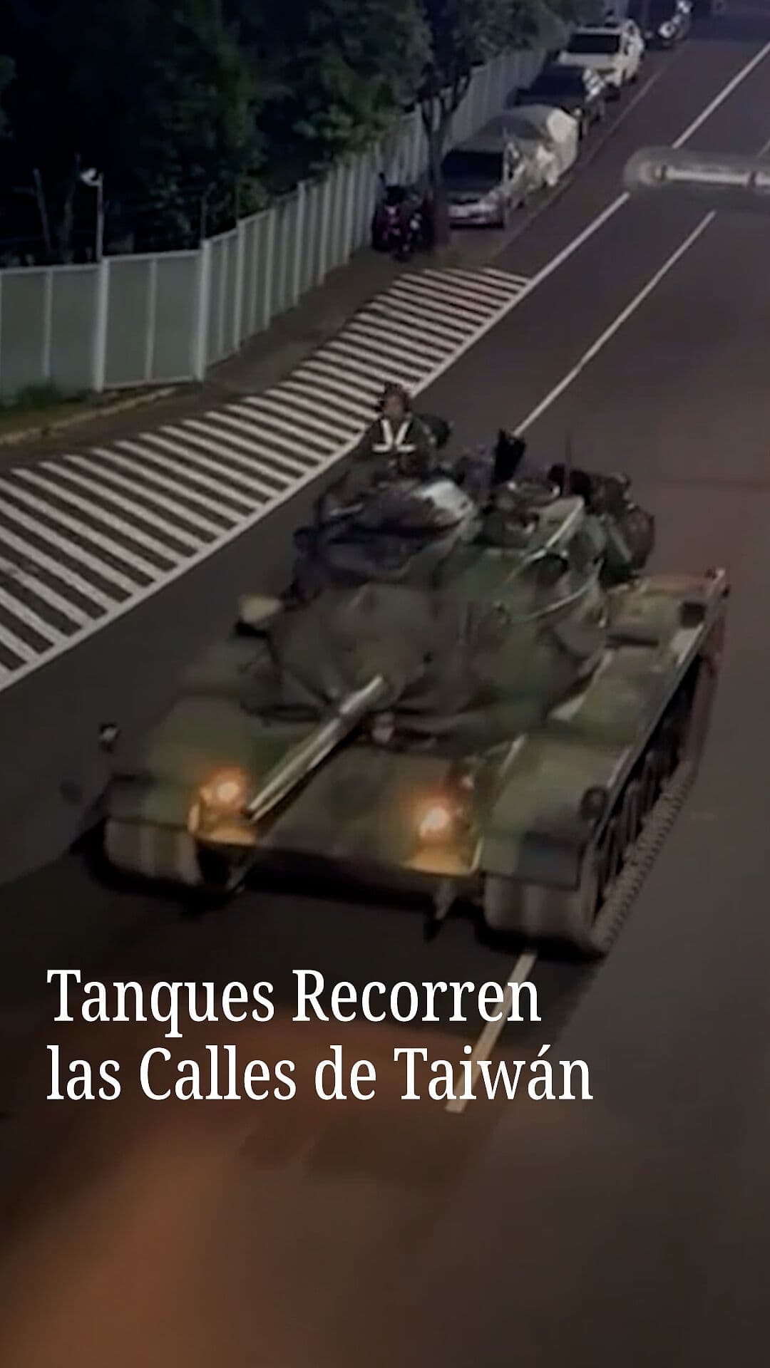 Tanques Recorren las Calles de Taiwán