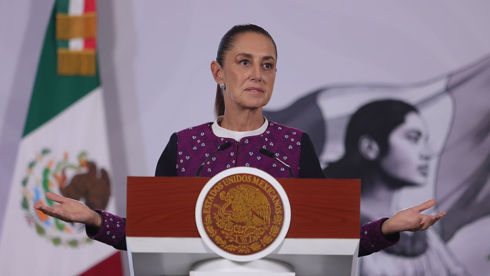 Sheinbaum Califica de ‘Exagerado’ Presupuesto que Pide el INE
