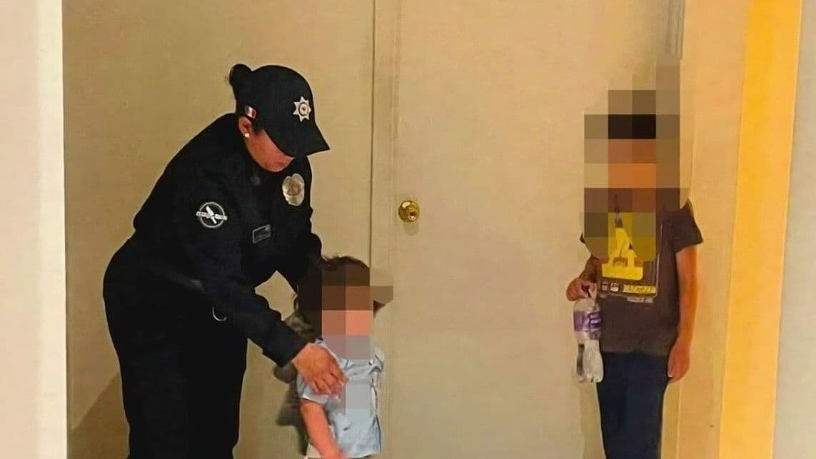 Encuentran a Niños de 3 y 10 Años Abandonados en Estacionamiento en Monterrey