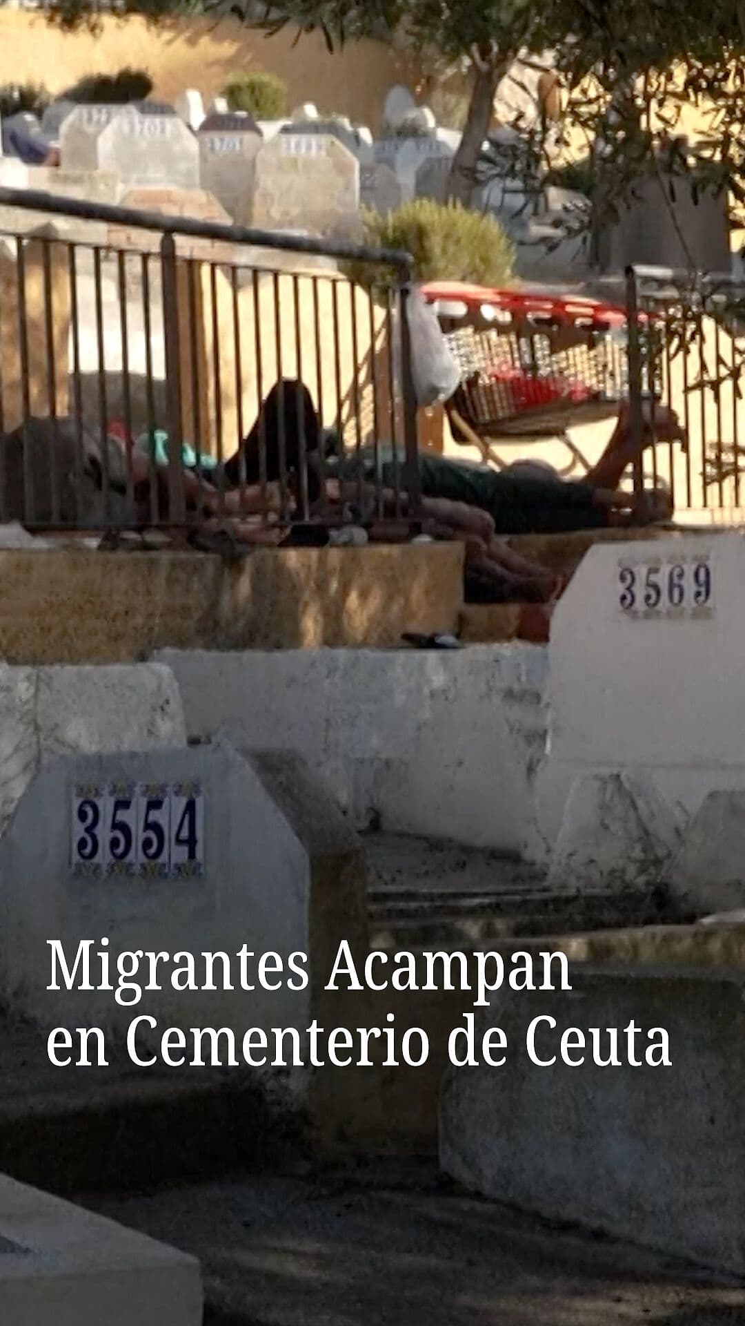 Migrantes Acampan en Cementerio de Ceuta
