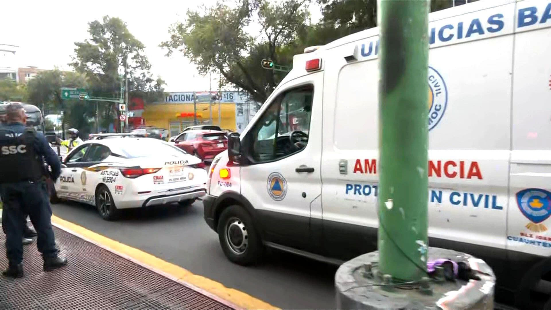 Choque en Moto Deja Dos Lesionados en Eje Central, Alcaldía Cuauhtémoc