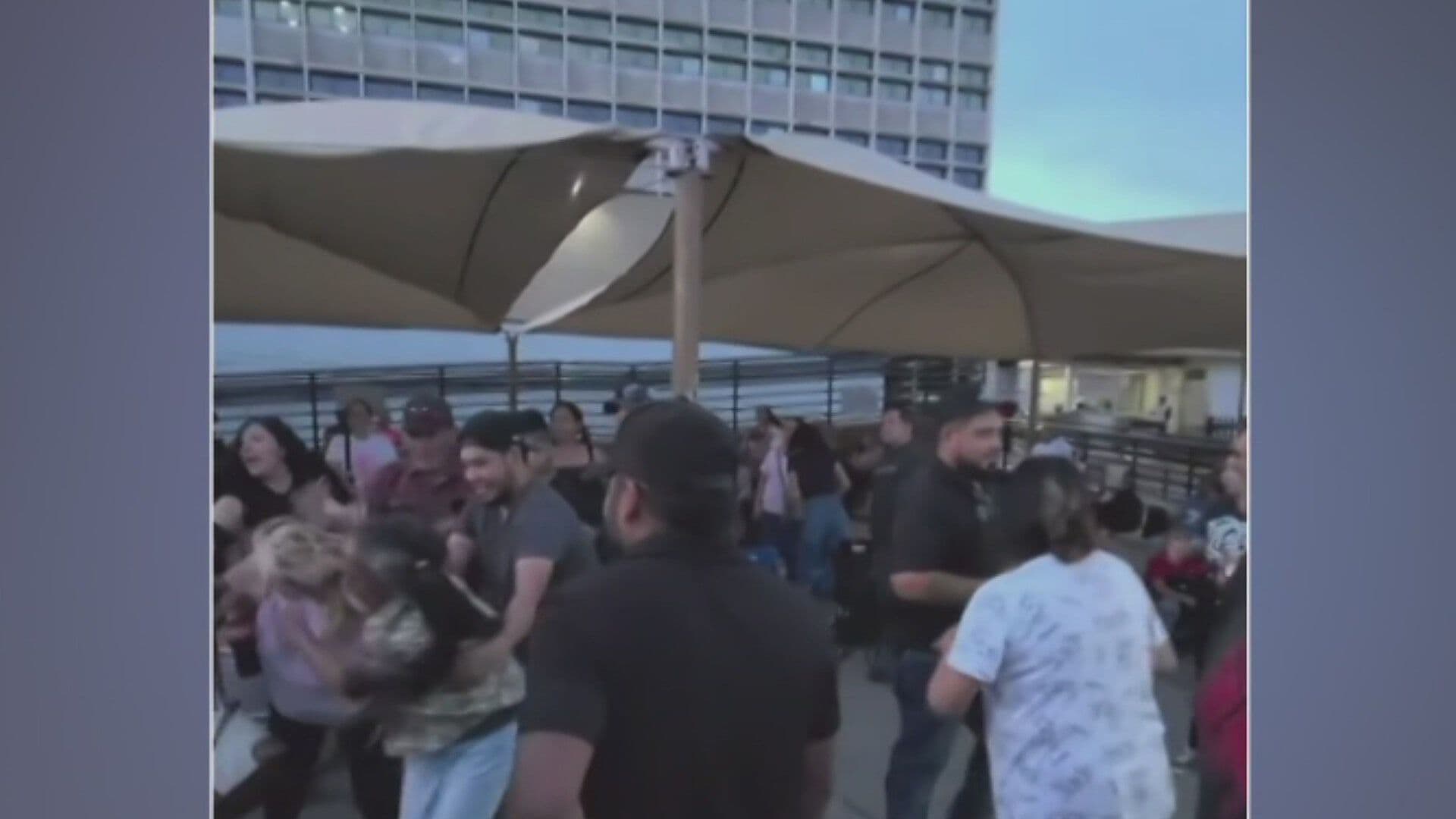 Por Burrito y Dona Regaladas, Mujeres Se Golpean Afuera de Hospital en Chihuahua