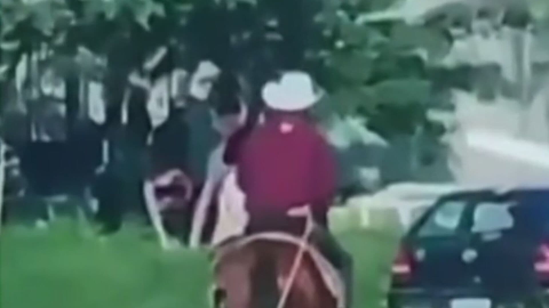 VIDEO | Sujeto Arrastra a un Perrito mientras Cabalga en Zapopan, Jalisco
