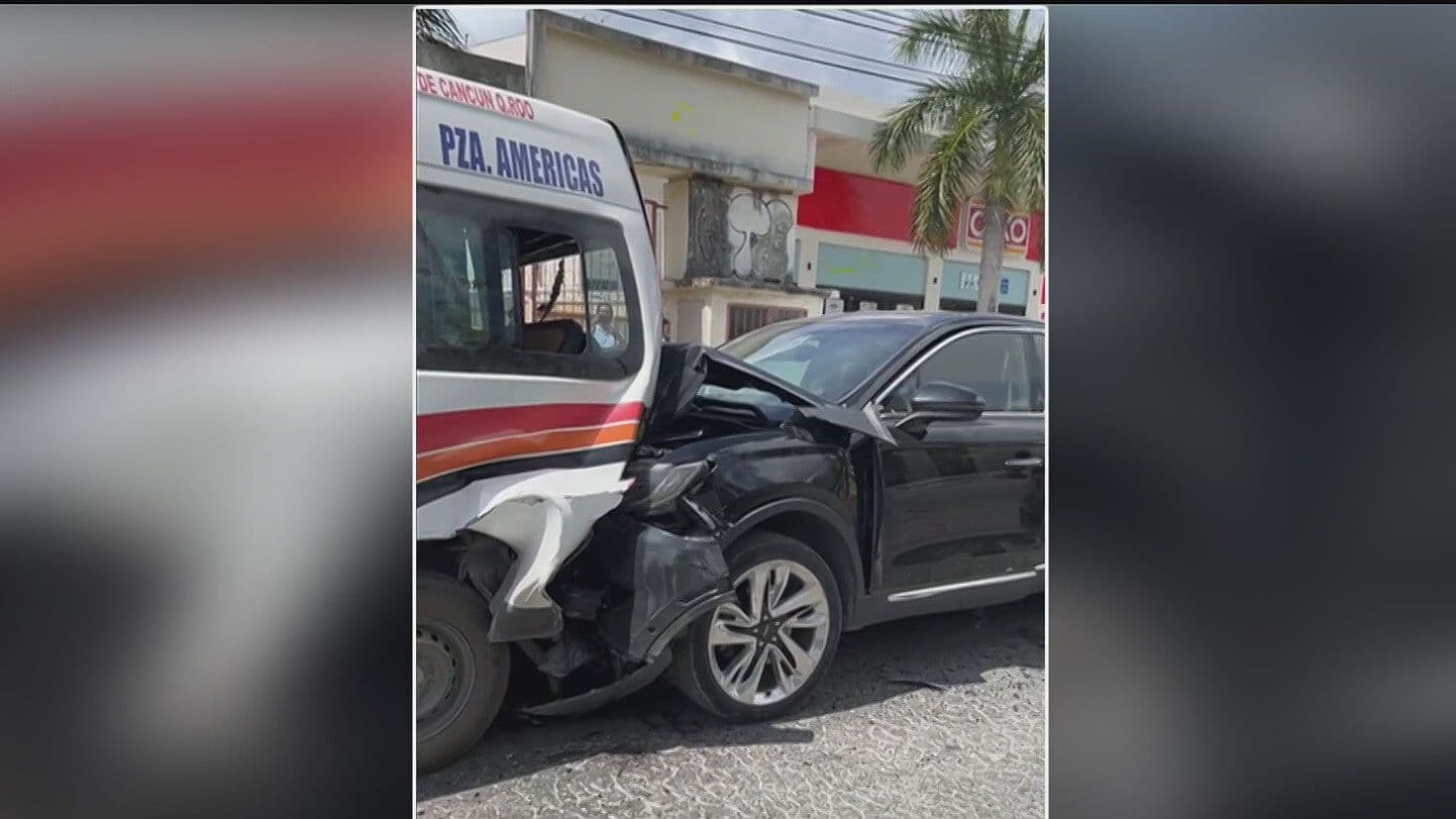 Choque Múltiple en Cancún Deja al Menos 17 Lesionados; Camioneta se Quedó sin Frenos
