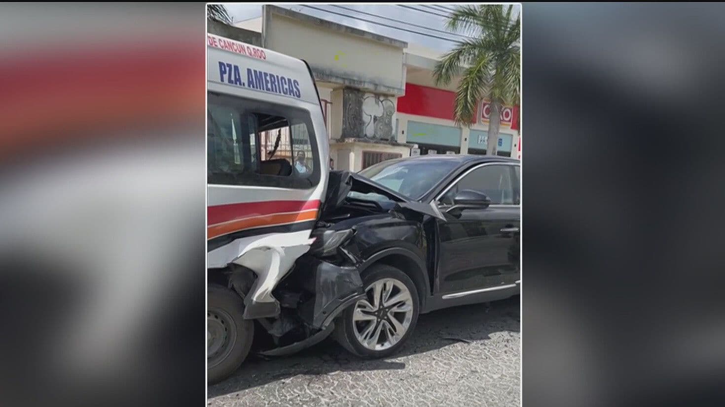 Choque Múltiple en Cancún Deja al Menos 17 Lesionados; Camioneta se Quedó sin Frenos