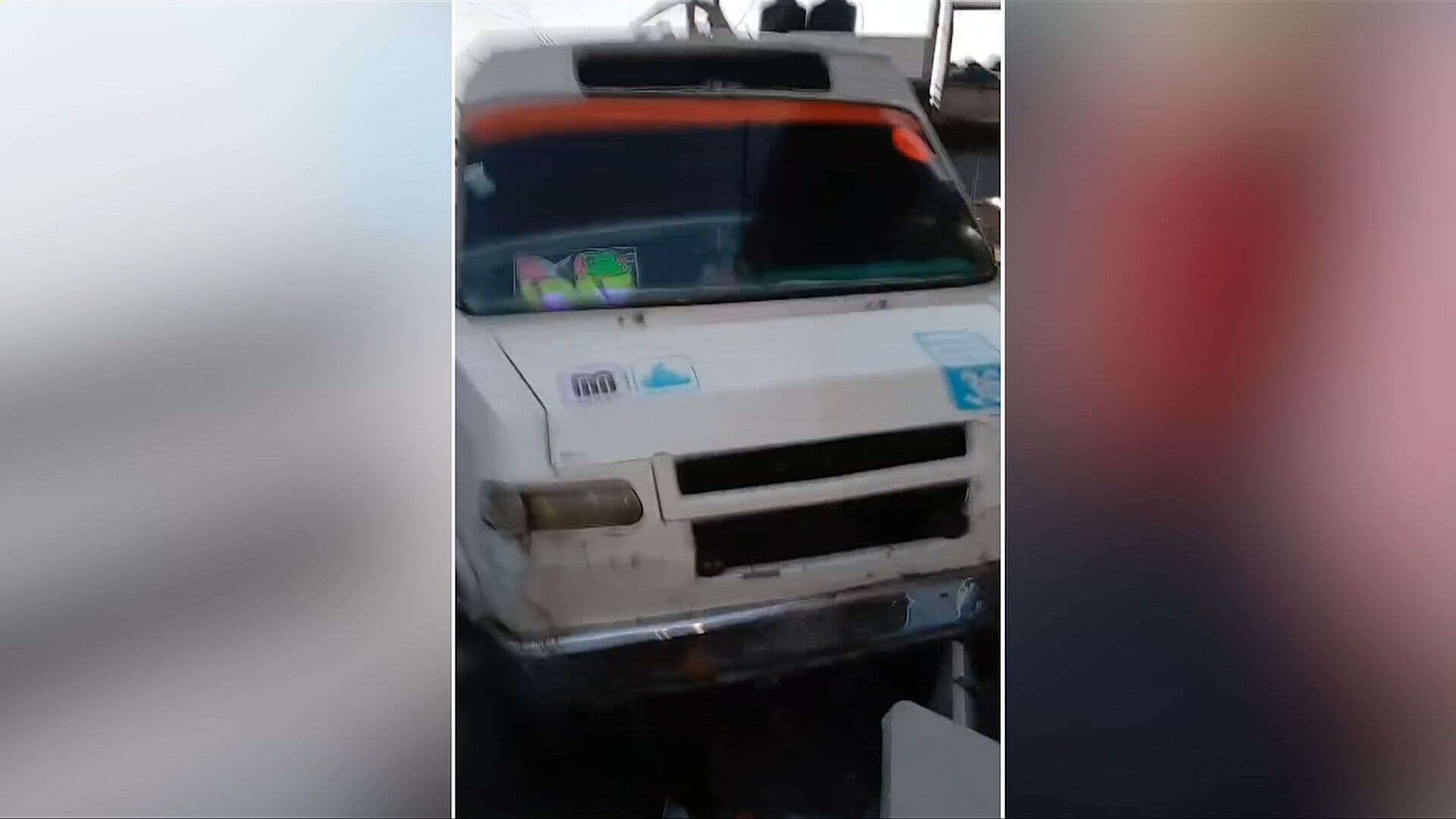 VIDEO | Microbús se Impacta contra Lechería en la Colonia Mariel, Estado de México