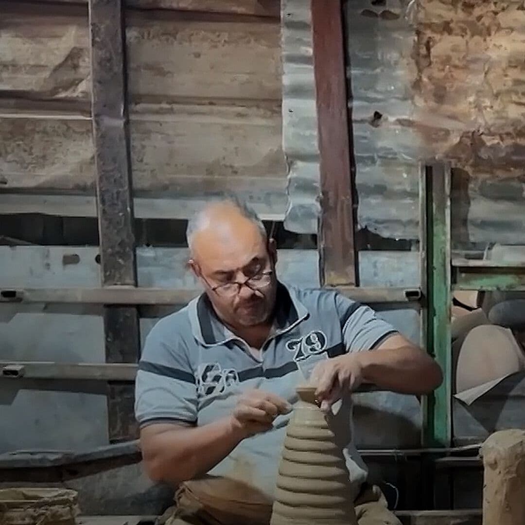 Él es uno de los Últimos Alfareros de Gaza