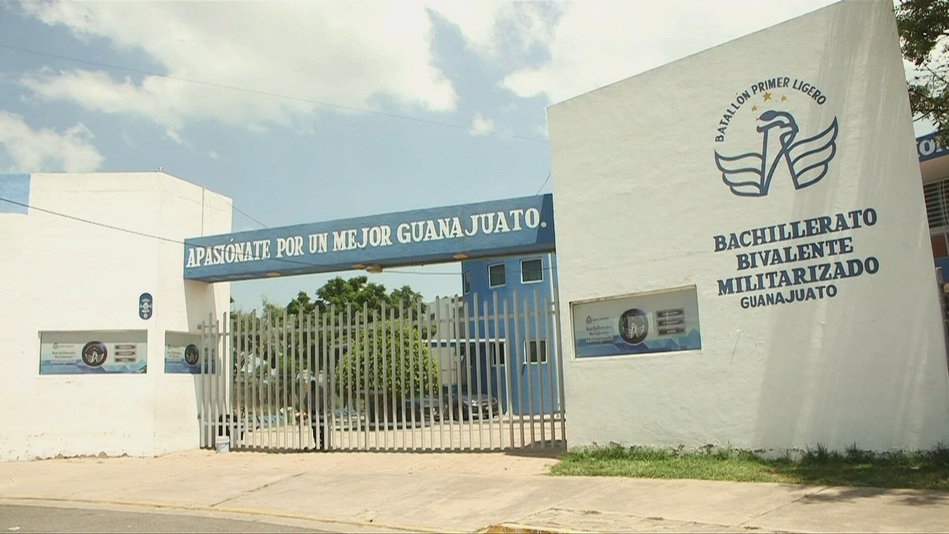 Escuelas Militarizadas Inician Clases en Guanajuato, Papás Celebran; Aunque SEP Ordena Cierre