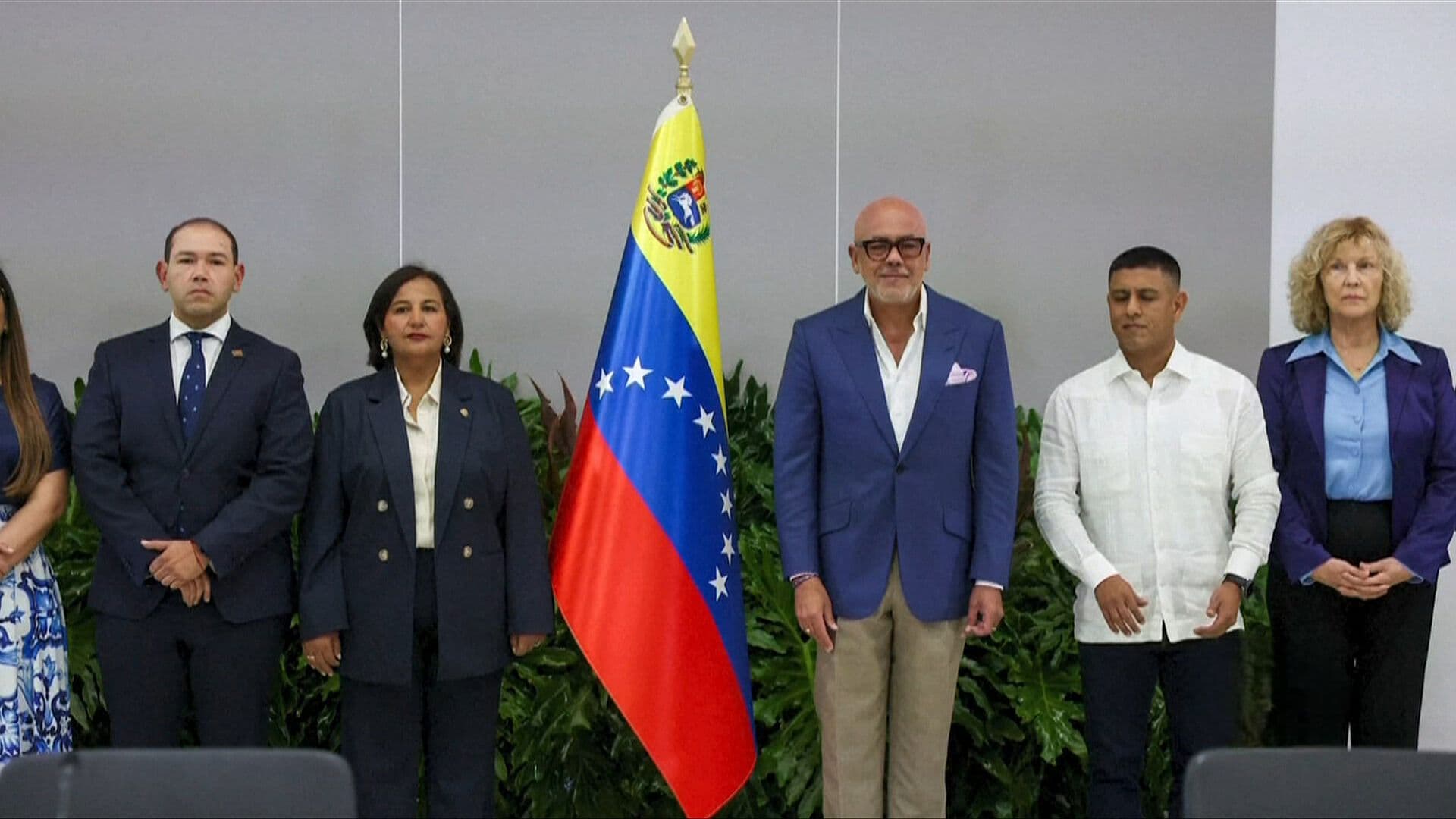 Gobierno Interino de Venezuela con Apoyo de EUA Dialoga con Opositores