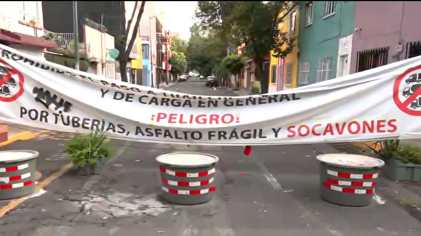 Vecinos Bloquean Calle en la Alcaldía Cuauhtémoc: Señalan formación de socavones