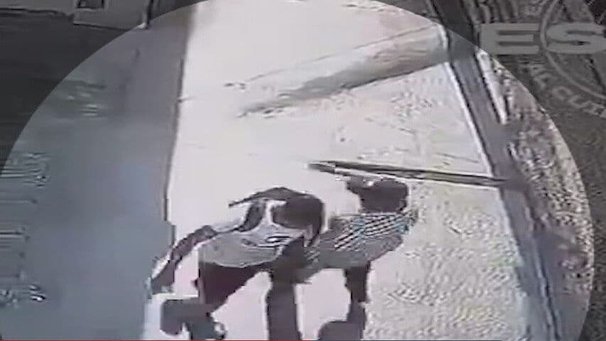 Empuja Hombre a Adulto Mayor al Paso de Tráiler y Muere en Monterrey