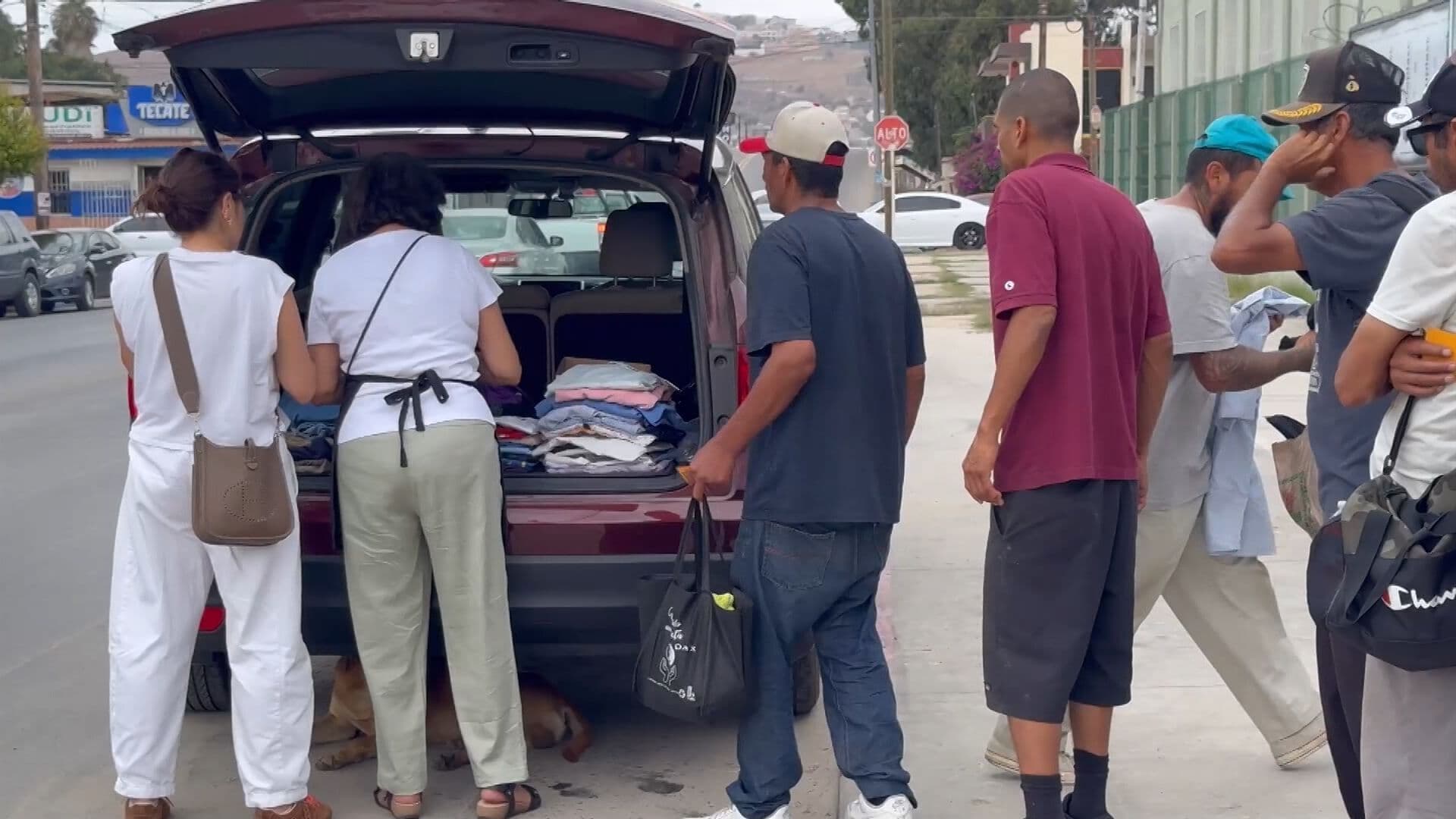 Parroquia Apoya con Baños y Ropa a Personas en Situación de Calle en Ensenada