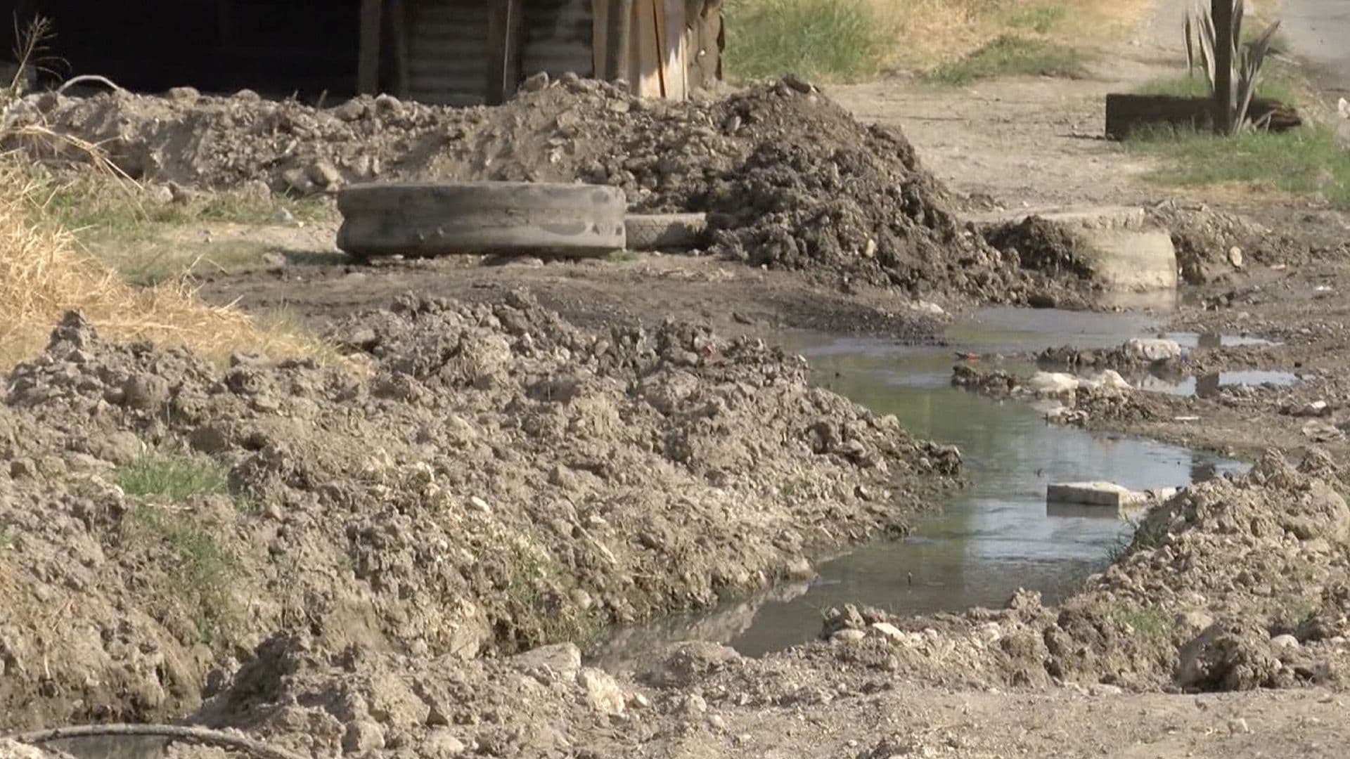 Protestan por Fuga de Aguas Negras y Falta de Banquetas en Ciudad Victoria