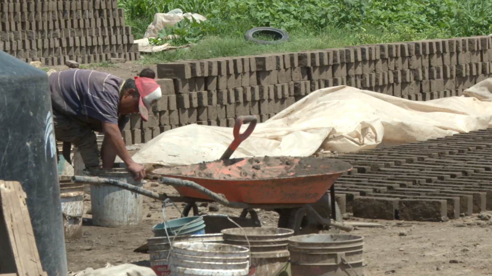 Ladrilleros Afirman que Este Oficio se Conserva con una Técnica Artesanal en León