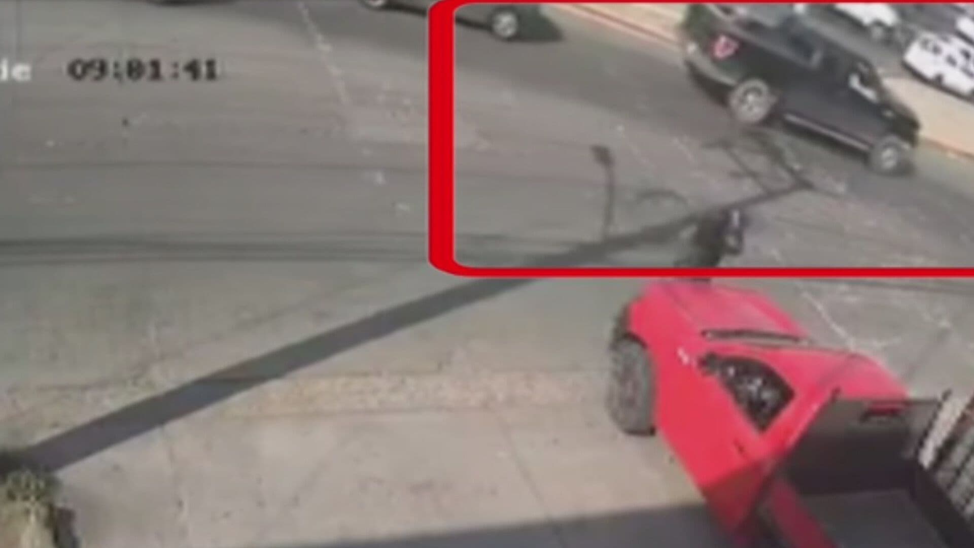 VIDEO | Tráiler se Queda sin Frenos y Arrasa con Varios Autos en Aguascalientes