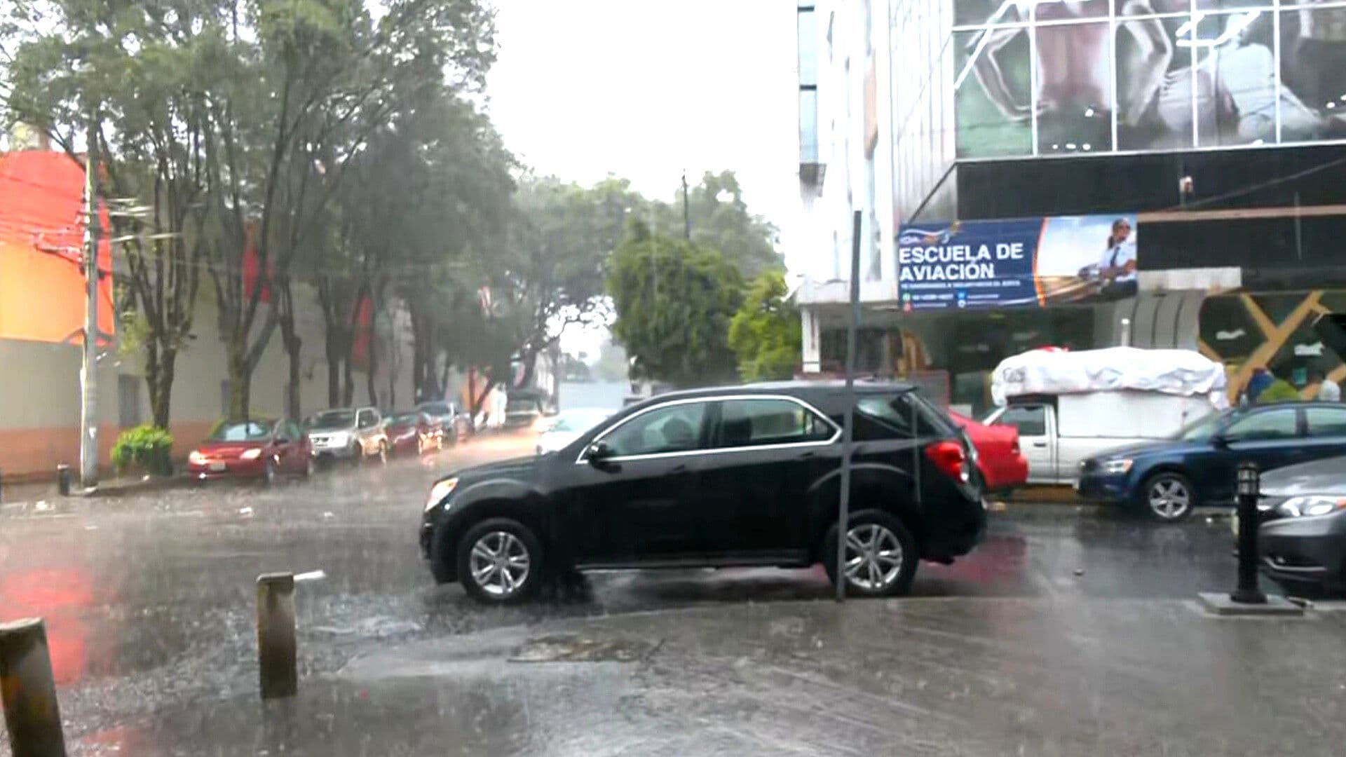 Fuerte Lluvia y Actividad Eléctrica en la Alcaldía Benito Juárez, CDMX