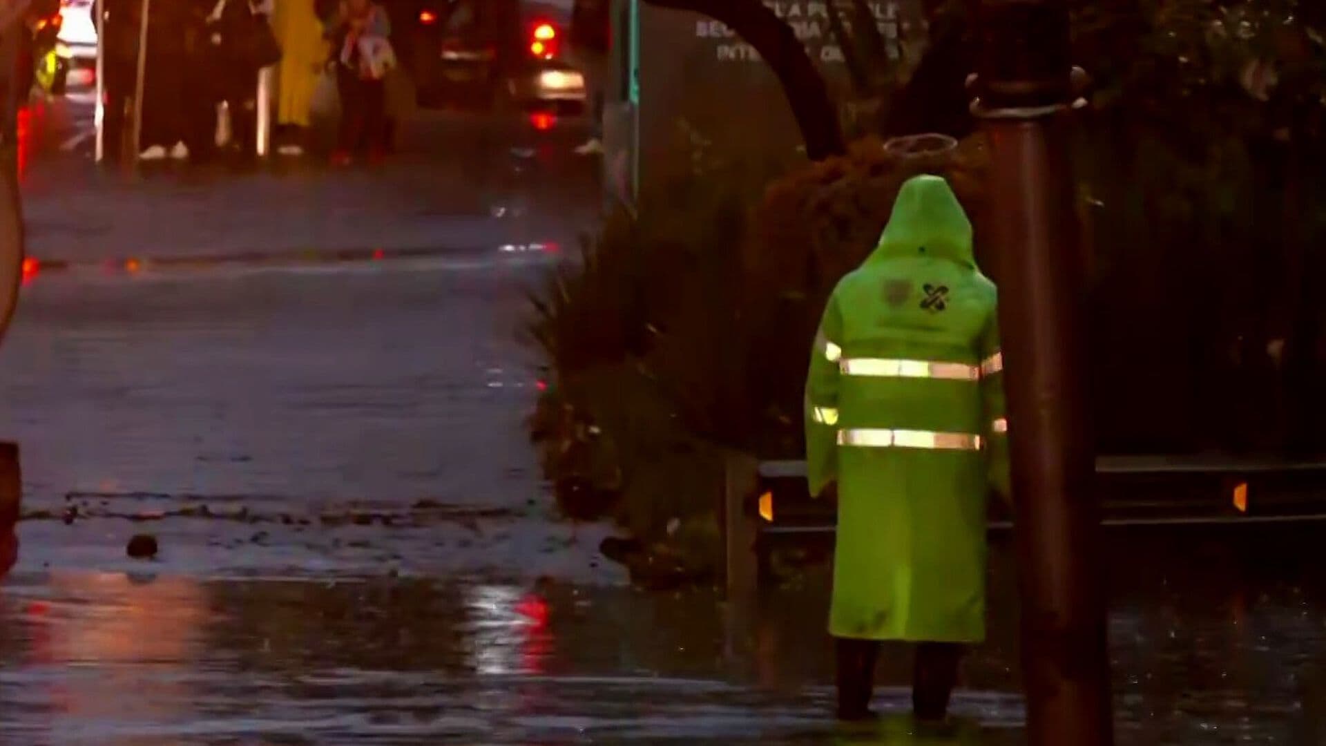 Lluvias y Tormenta Eléctrica Colapsaron Vialidades de CDMX; Activaron Tres Alertas