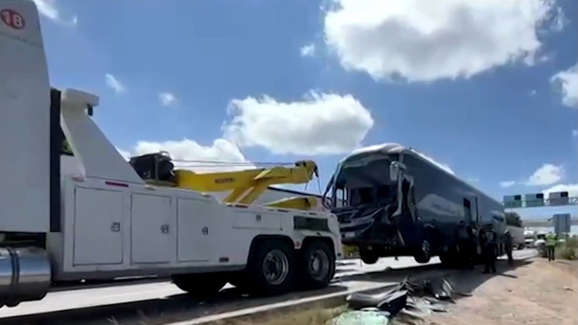 Conductor Quedó Prensado Tras Choque entre Dos Camiones en la México-Querétaro