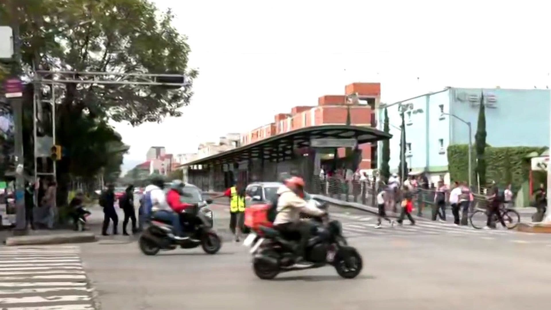Semáforos Descompuestos Provocan Caos Vial en Eje 1 Norte y Eje Guerrero