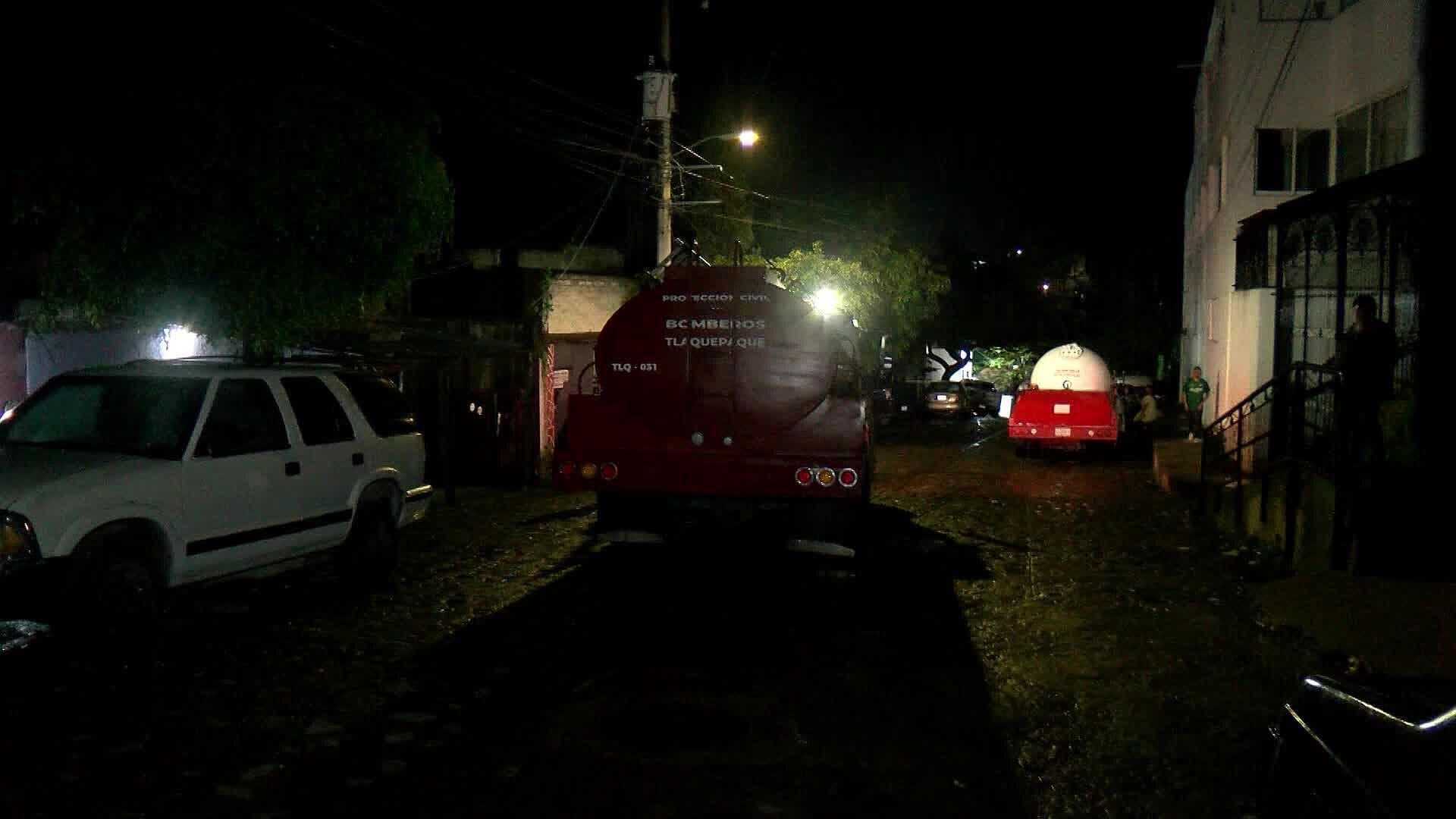 Desalojan a Decenas de Familias en Tlaquepaque por Fuga en una Pipa de Gas