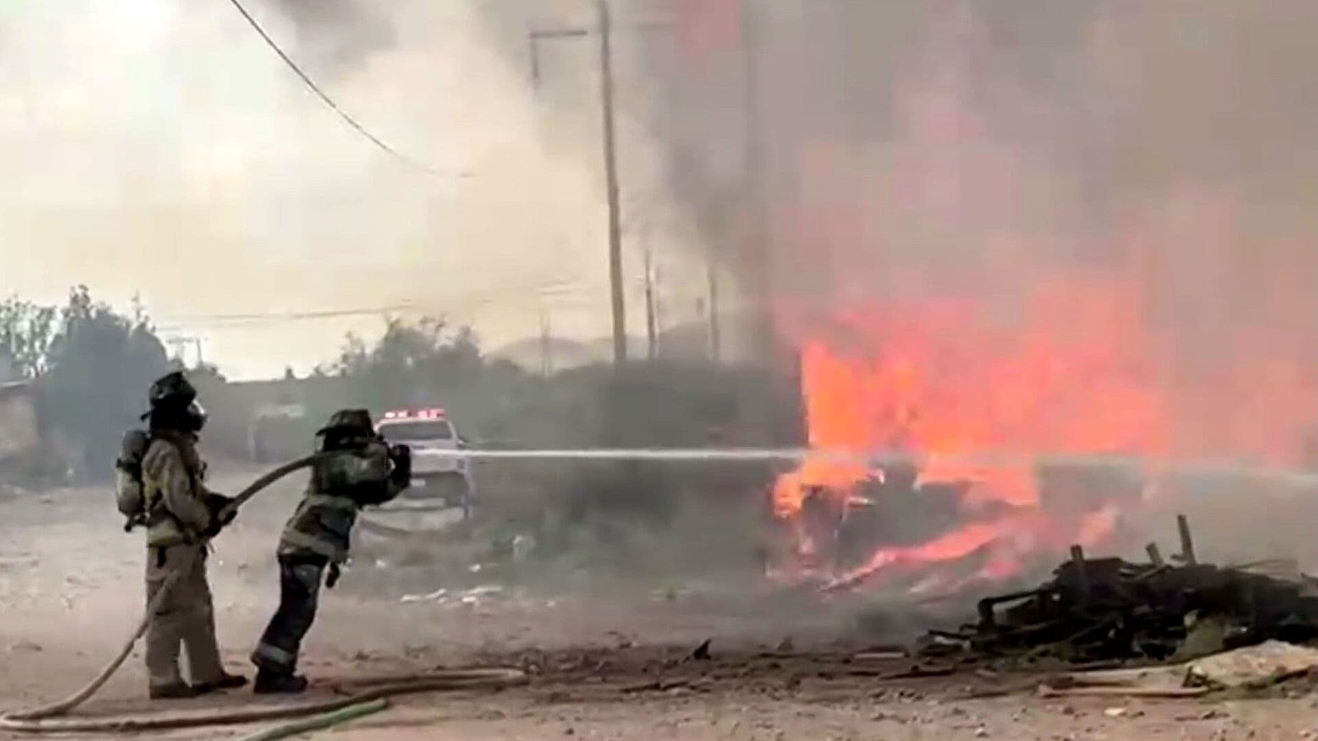 Fuerte Incendio Consume Tarimera Tras Explosión de Químicos en Chihuahua