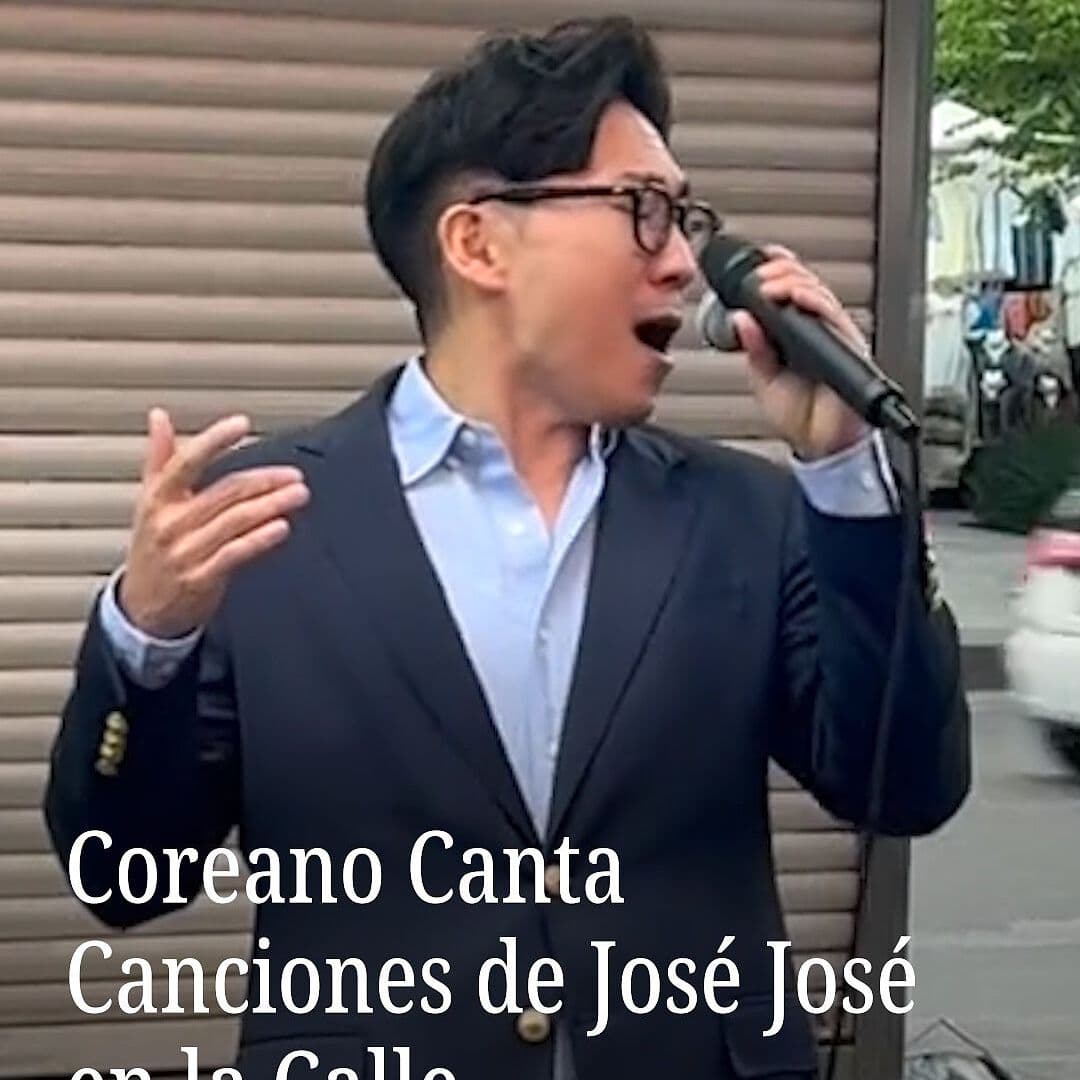 Coreano Canta Canciones de José José en la Calle