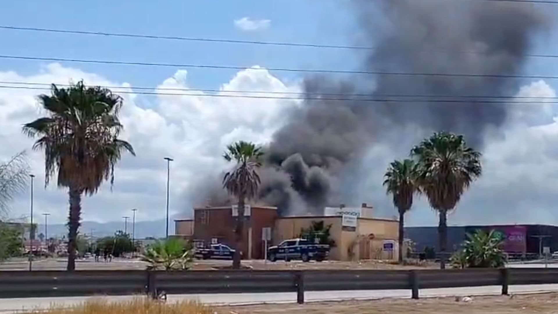 Incendio en Restaurante Movilizó a Bomberos y Provocó Desalojo en La Paz, BCS