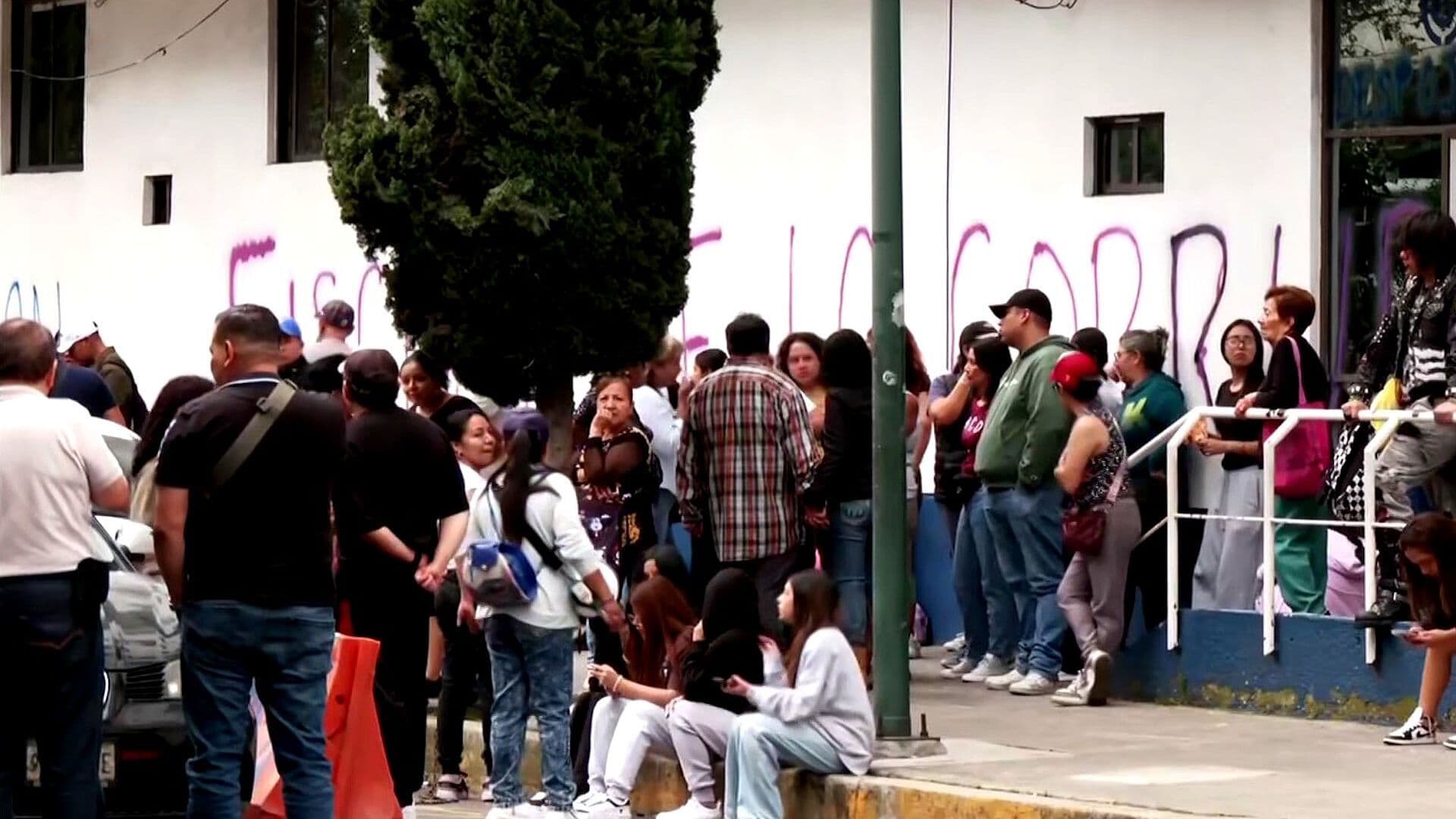 Manifestantes Bloquean Avenida Doctor Lavista Frente a Fiscalía de CDMX