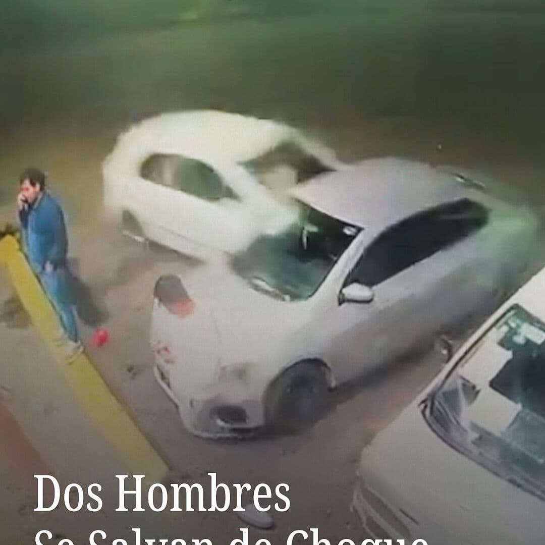 Dos Hombres Se Salvan de Choque