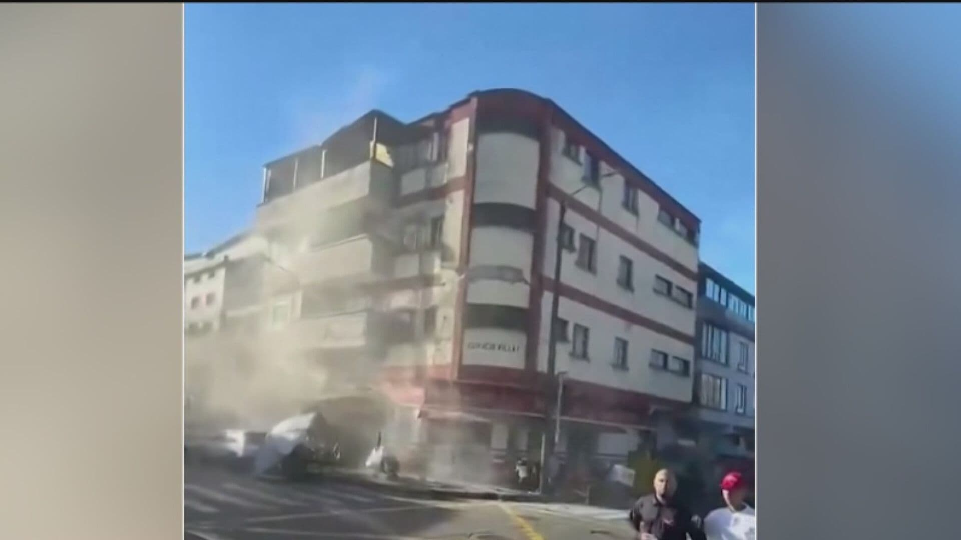 VIDEO | Salen Corriendo Mientras un Hotel Colapsa tras el Fuerte Temblor en Colombia