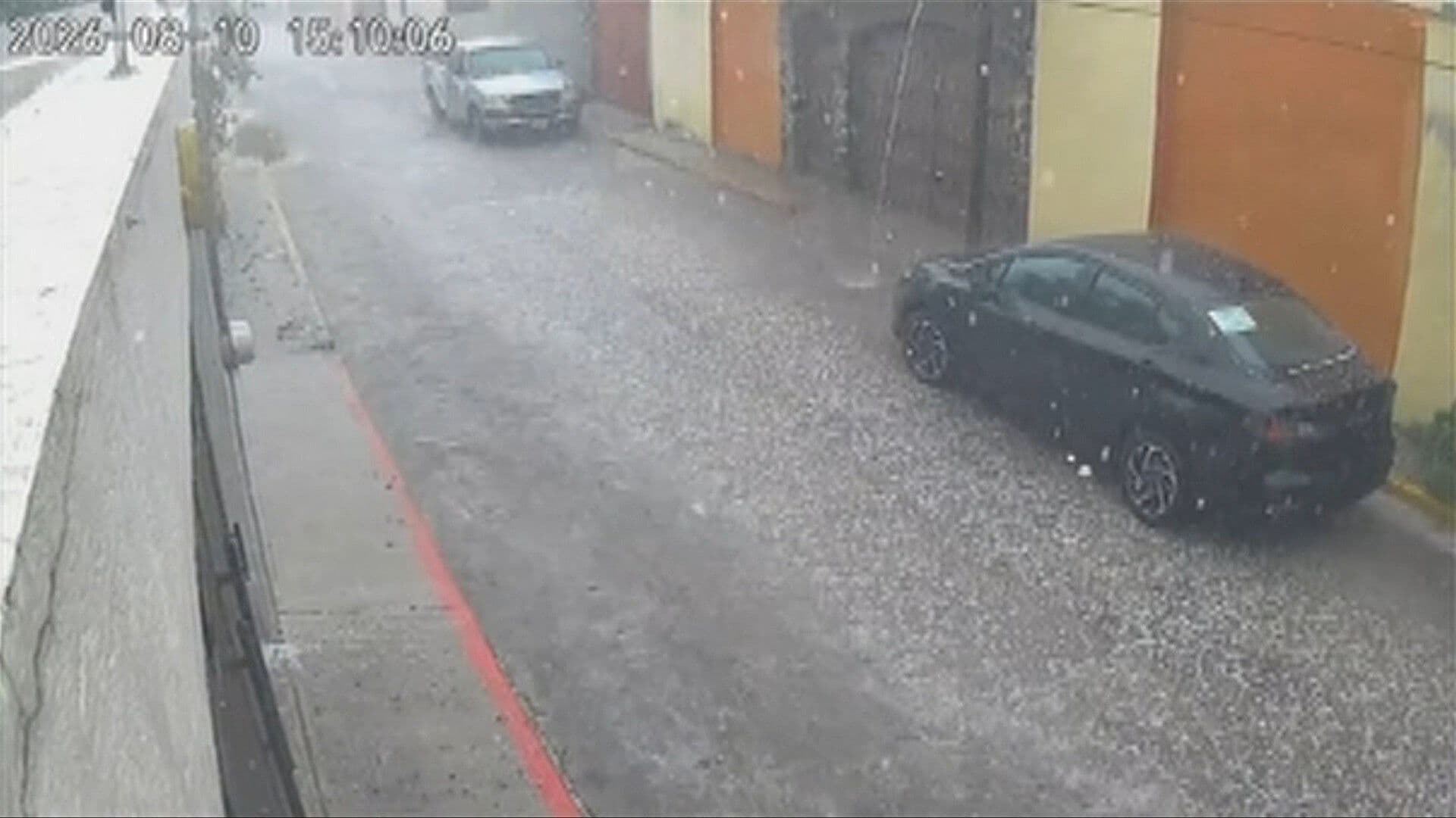 Lluvia y Caída de Granizo Cubren las Calles de Morelos; Así se Ve