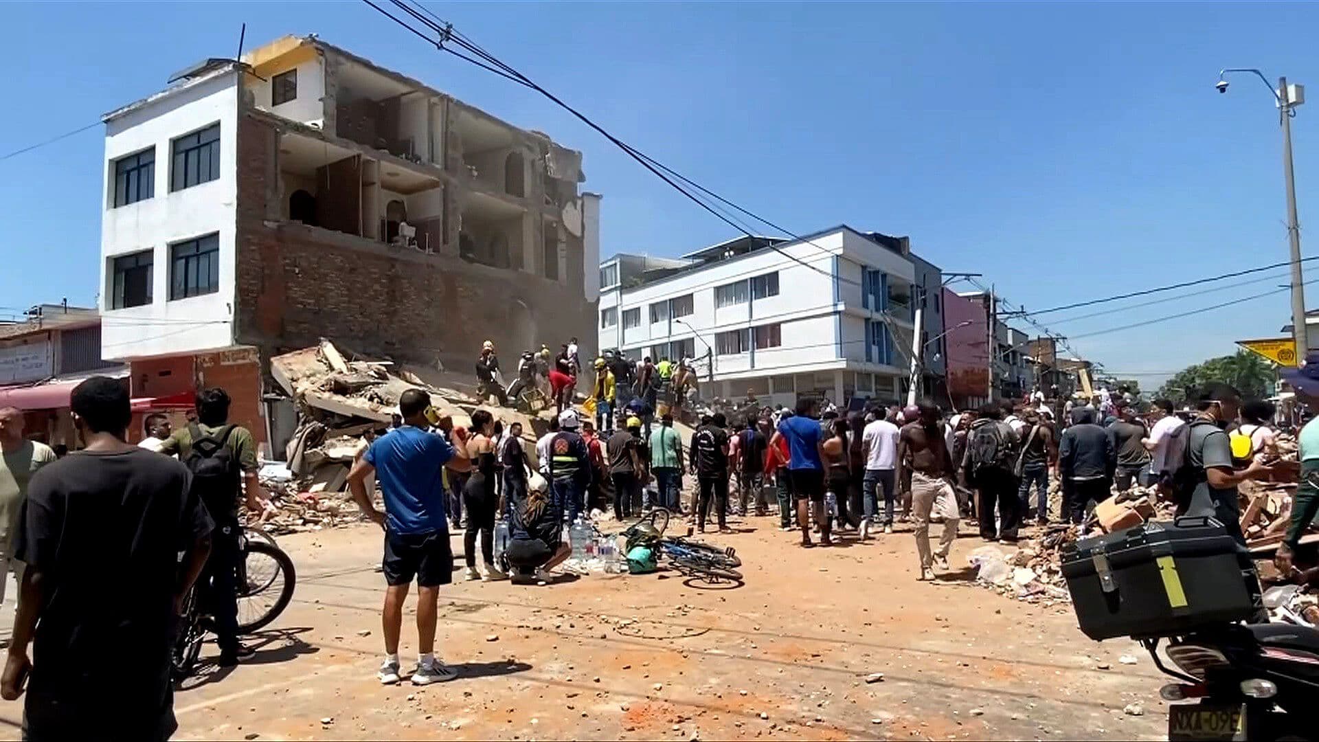 Habilitan Refugios en Colombia Tras Sismo de 7.4: Piden Evacuar Edificios