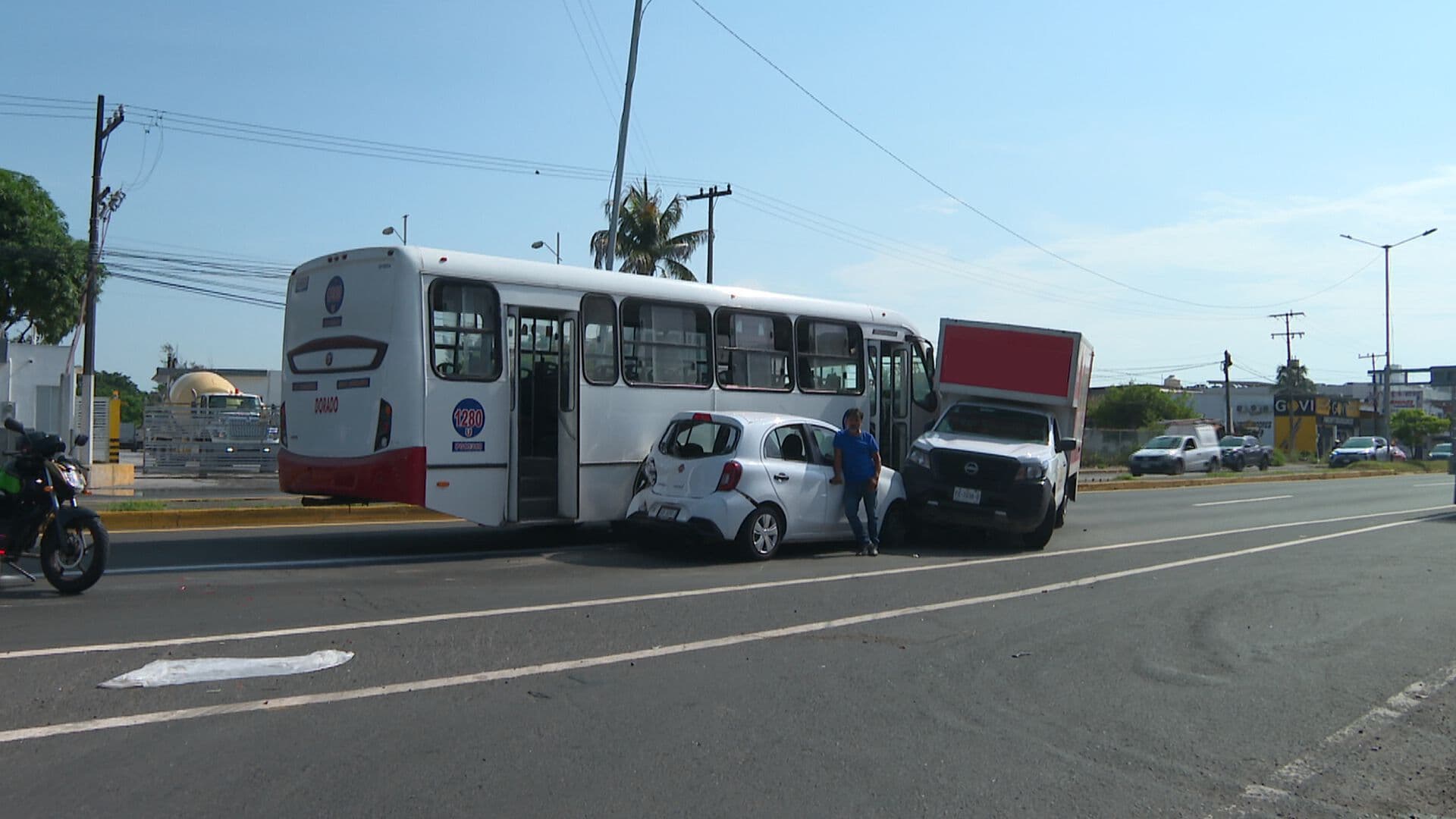 Choque Múltiple en Distribuidor Vial Cabeza Olmeca Avenida Ejército Mexicano Provoca Caos Vial en Veracruz
