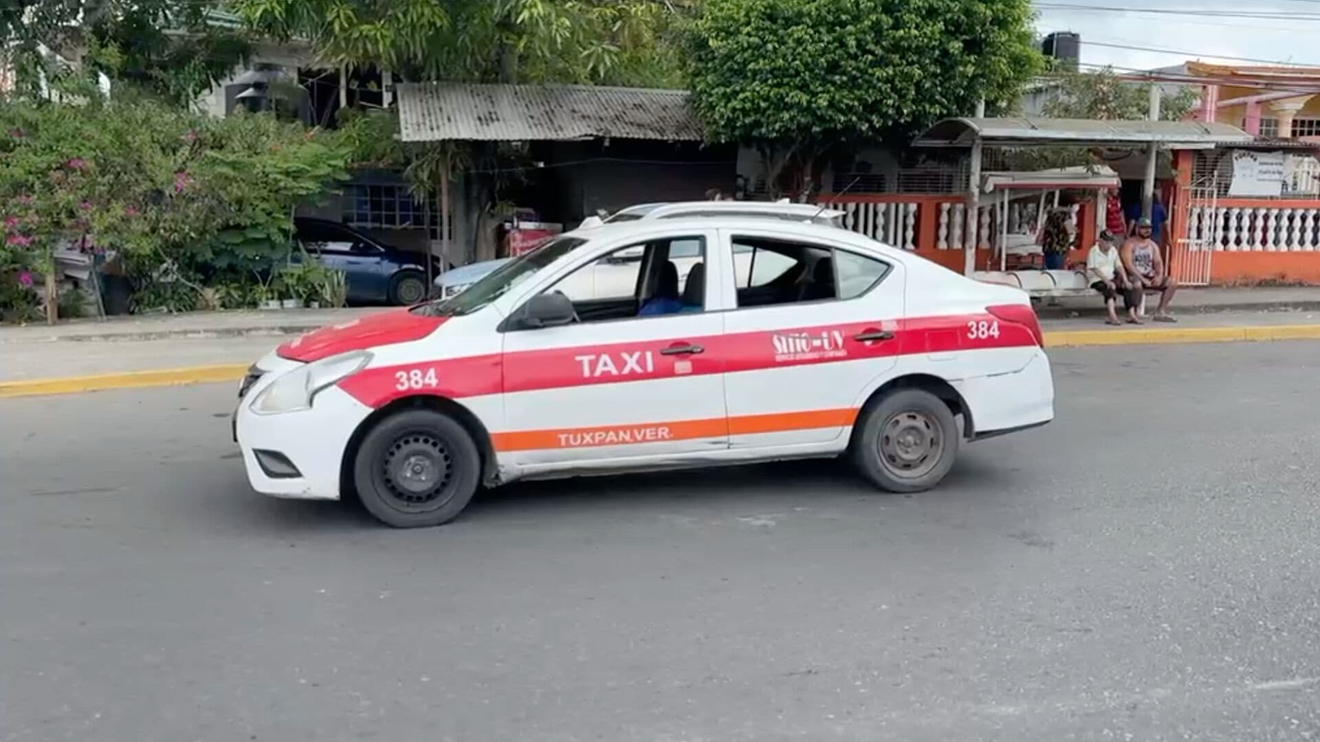 Motociclista Choca Contra Taxi en la Carretera Tuxpan Tampico Colonia Las Lomas al Norte de Veracruz
