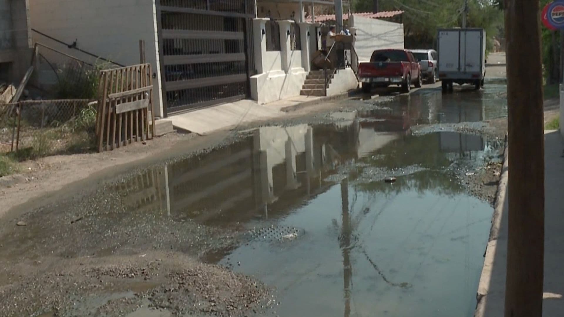 Vecinos Denuncian Fugas de Agua y Drenaje en Colonia Las Pilas de Hermosillo