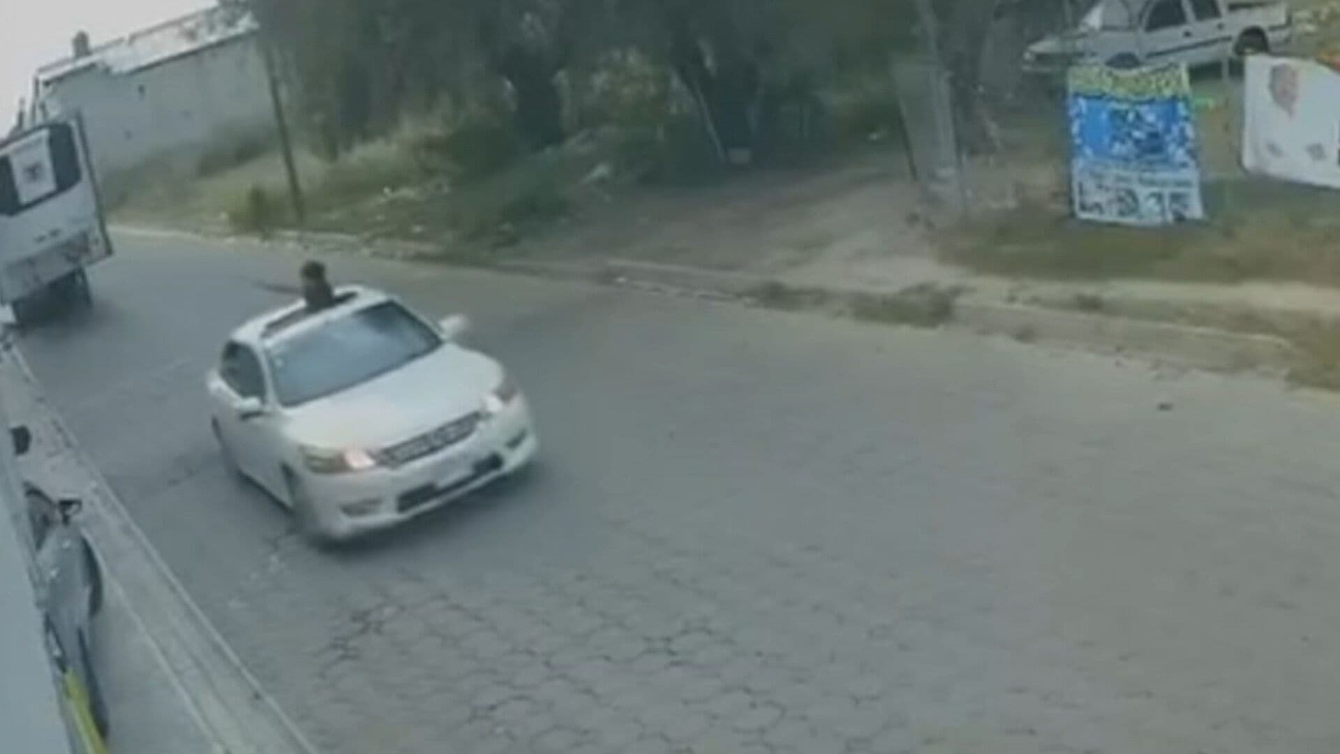 Automovilistas Lanzan Huevos a Peatones y Viviendas en Acatzingo, Puebla