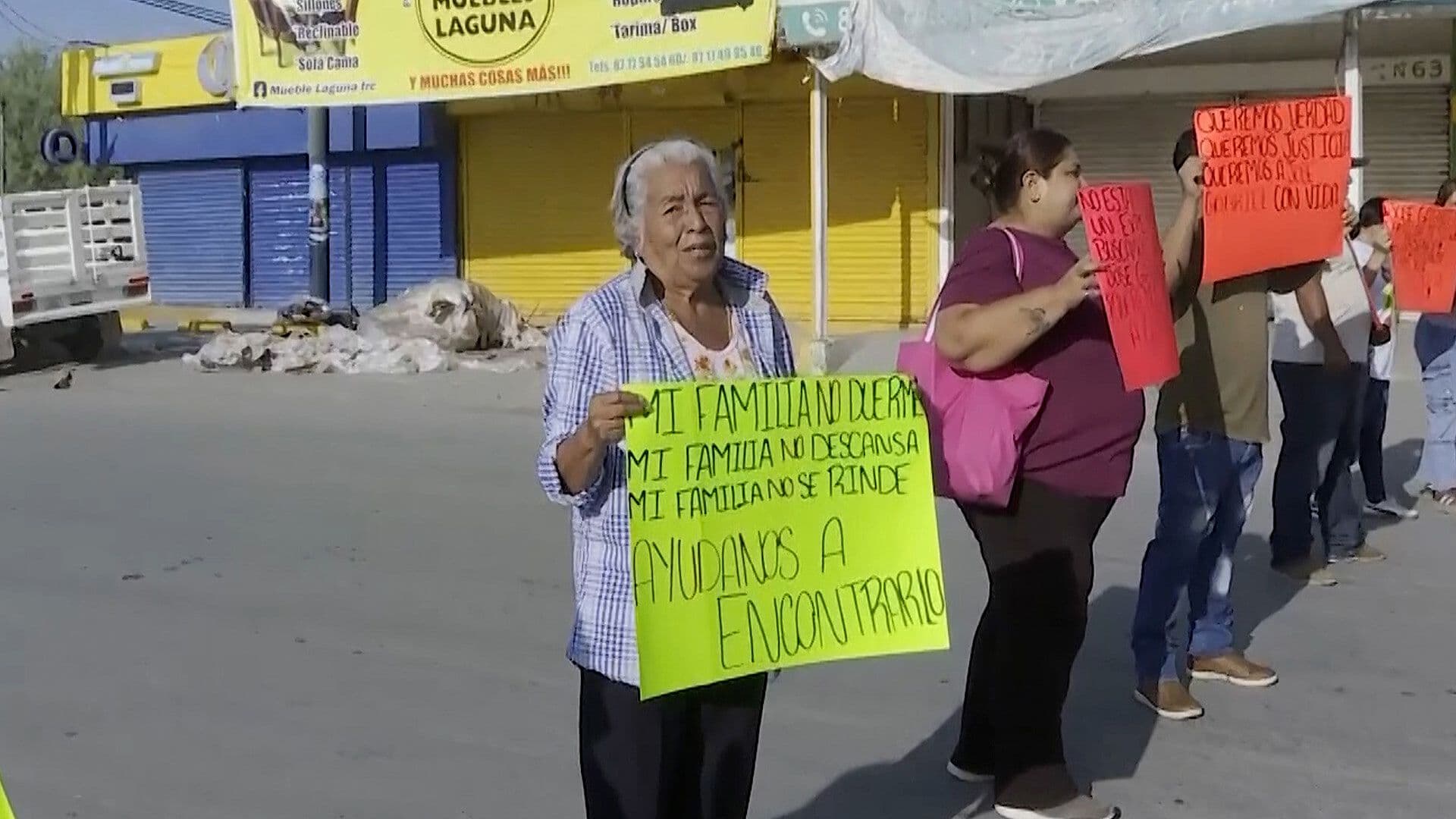 Familiares Bloquean Bulevar de Torreón para Exigir Avances en Búsqueda de José Gabriel