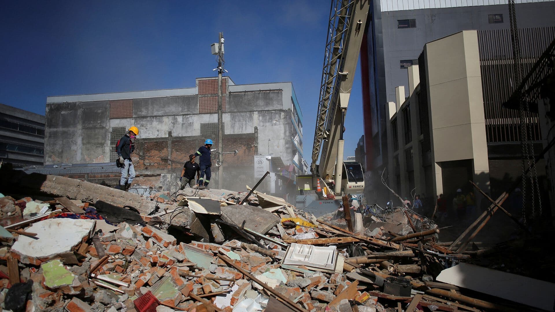 Temblor en Colombia: Habitantes Llevan Comida a Zonas Afectadas en Segundo Día de Rescates