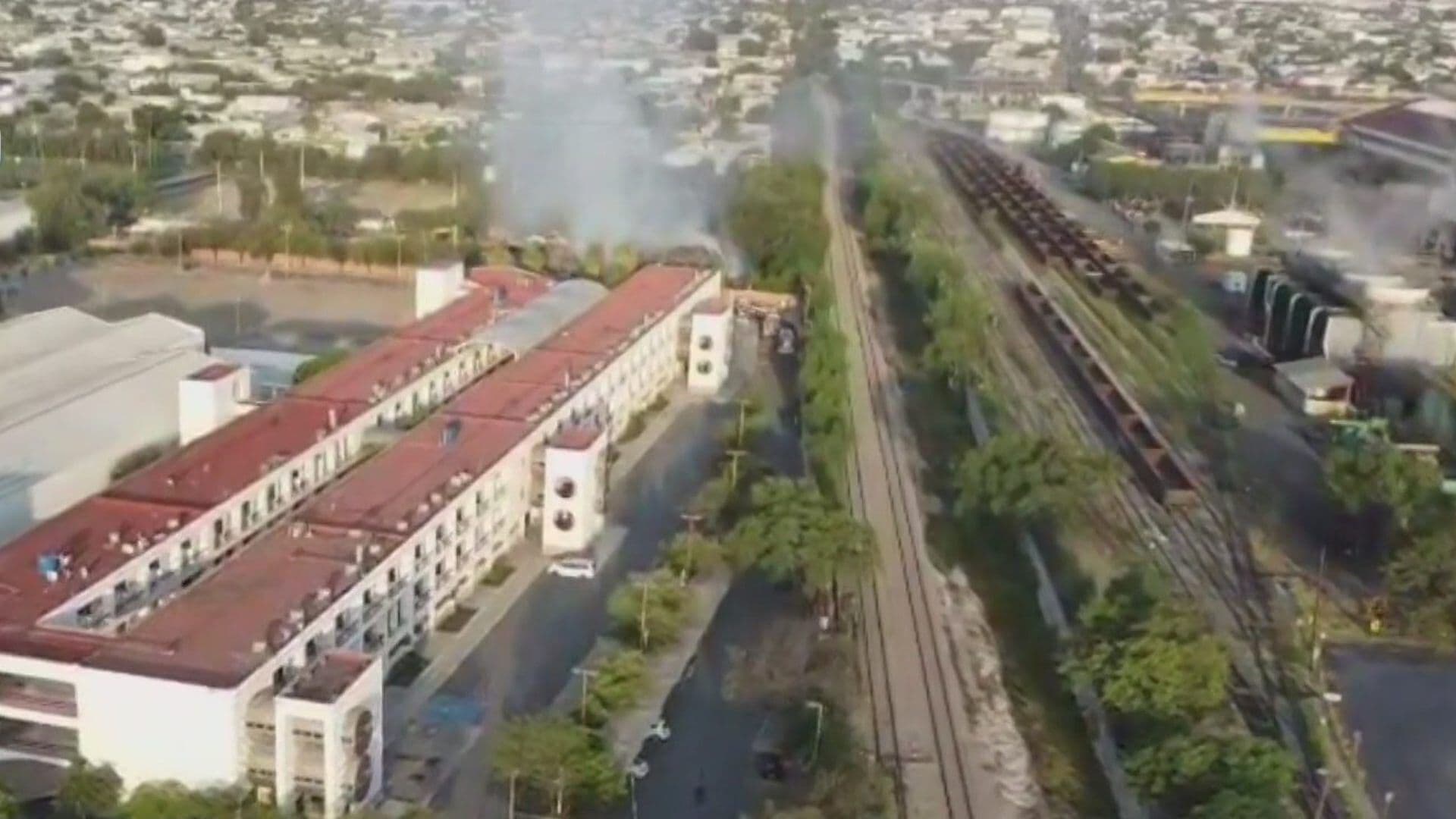 Suspenden Clases en Prepa Álvaro Obregón por Incendio en Terreno Aledaño en Av. Churubusco